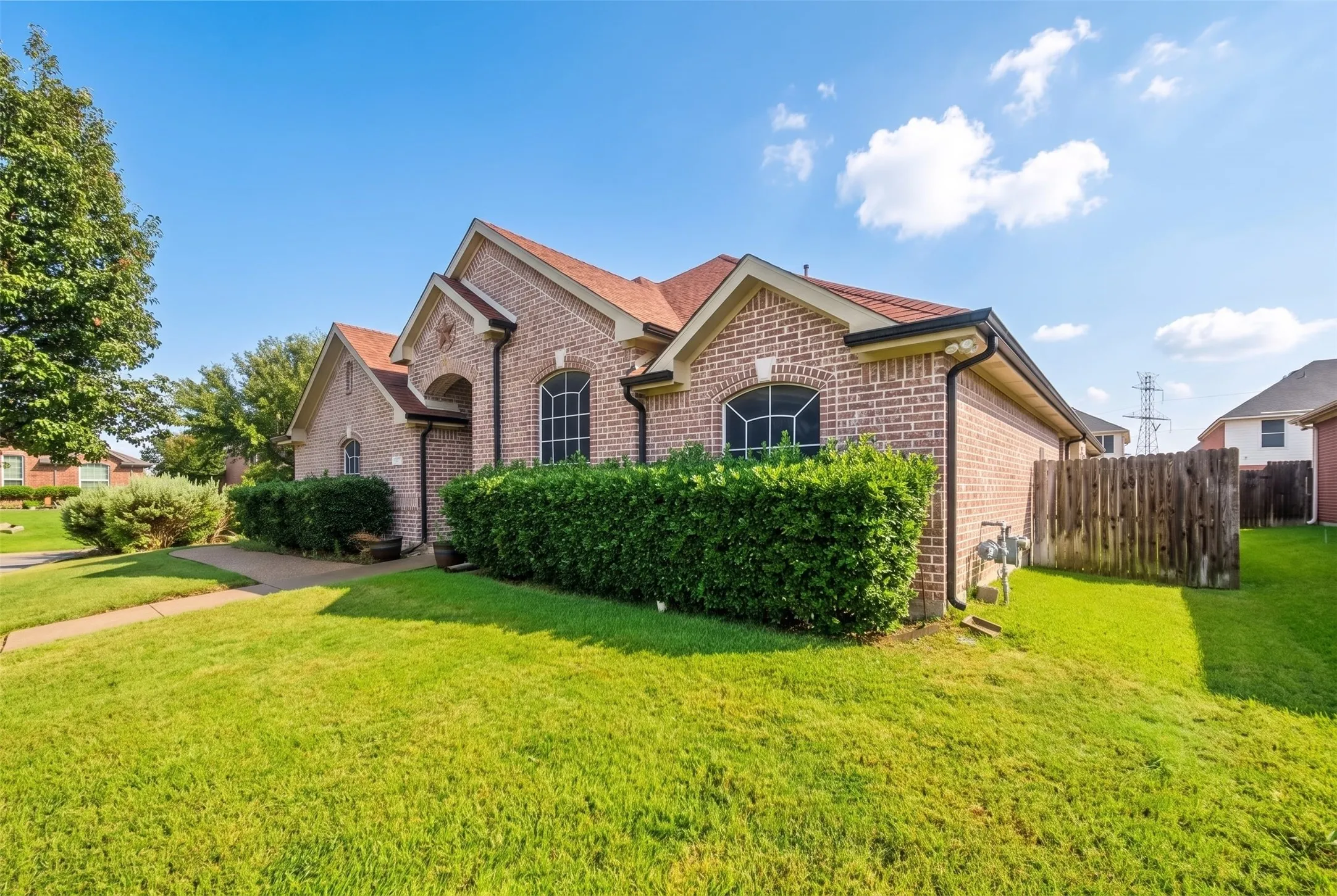 Single Family Residence For Sale in Tarrant County , 701 Boone Trail, Mansfield, Texas 76063, 4 Bedroom, 3 Bathroom, 2 Garage spaces, 3,162 Sqft, built in 2001, mls#21330529, Real Estate Agent in Mansfield, Homes For Sale in Tarrant county, Homes For Sale in Mansfield, Realtor in Mansfield Texas, Real Estate Brokerage Independent Realty Texas, Luminita Cordes Realtor