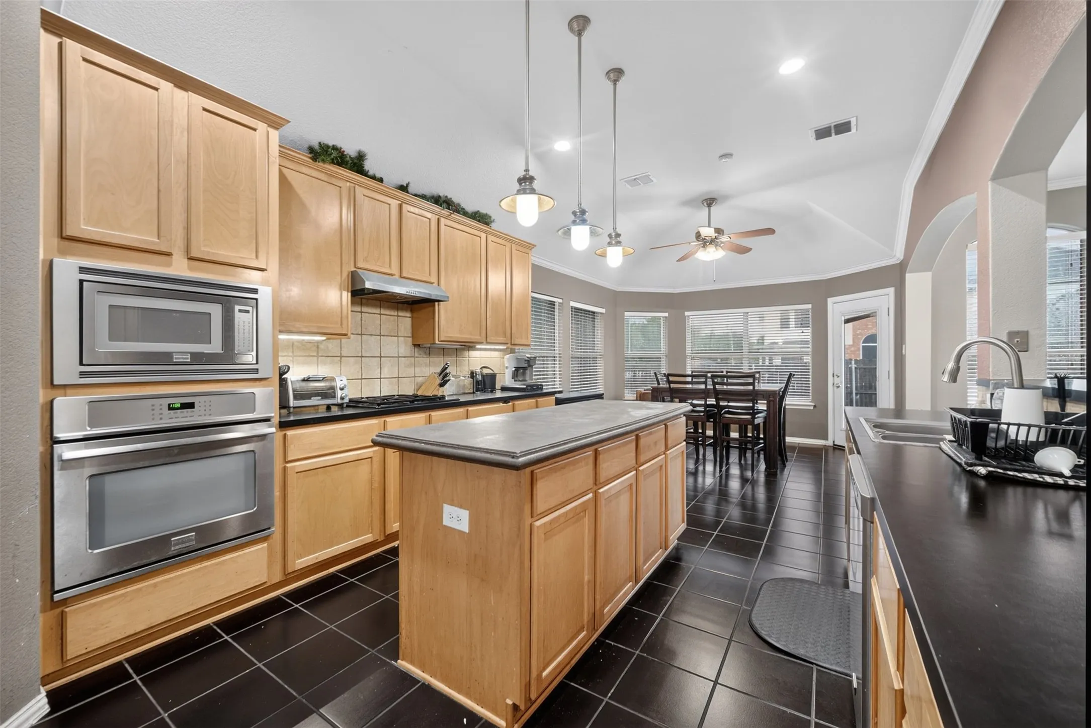 Single Family Residence For Sale in Tarrant County , 701 Boone Trail, Mansfield, Texas 76063, 4 Bedroom, 3 Bathroom, 2 Garage spaces, 3,162 Sqft, built in 2001, mls#21330529, Real Estate Agent in Mansfield, Homes For Sale in Tarrant county, Homes For Sale in Mansfield, Realtor in Mansfield Texas, Real Estate Brokerage Independent Realty Texas, Luminita Cordes Realtor