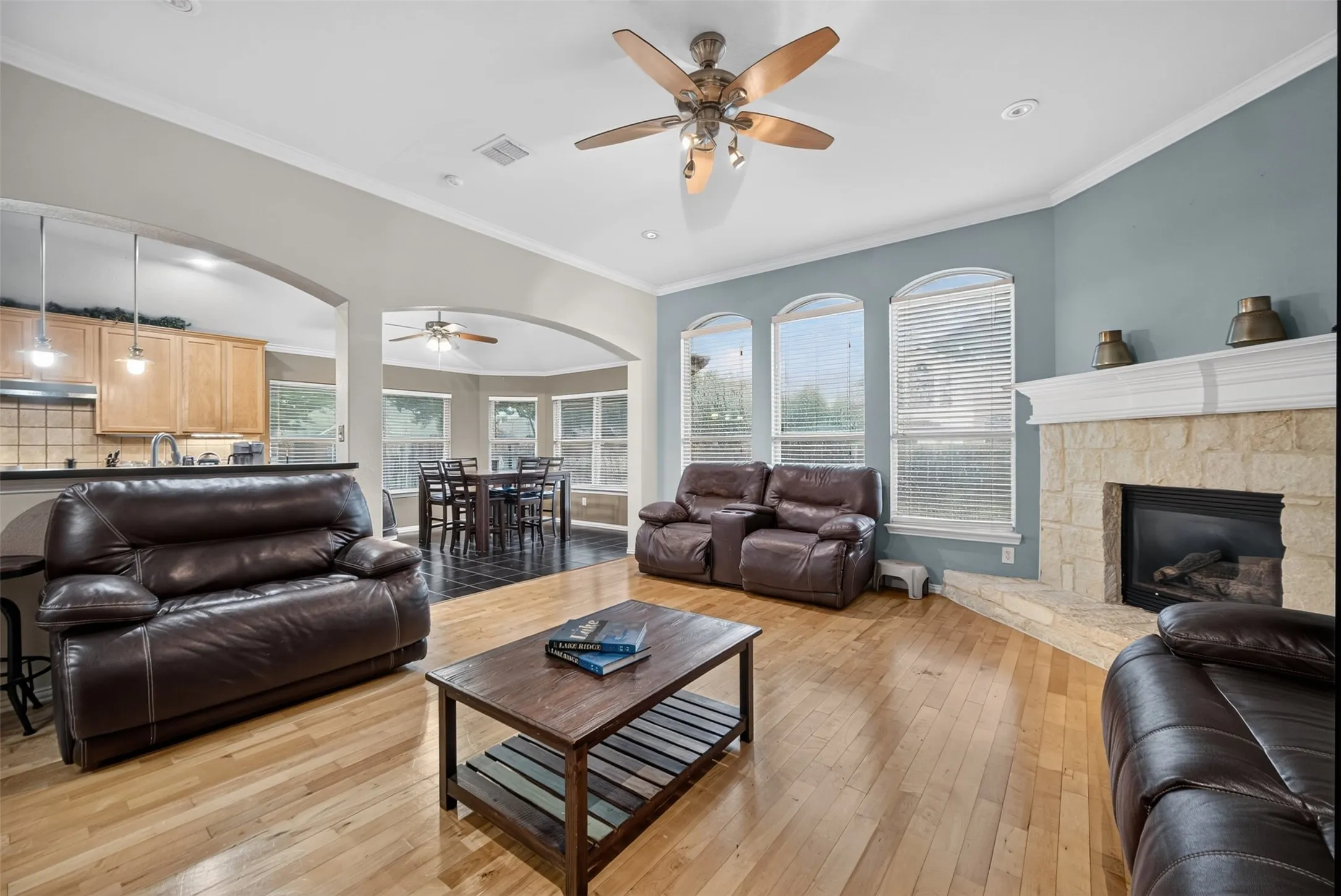 Single Family Residence For Sale in Tarrant County , 701 Boone Trail, Mansfield, Texas 76063, 4 Bedroom, 3 Bathroom, 2 Garage spaces, 3,162 Sqft, built in 2001, mls#21330529, Real Estate Agent in Mansfield, Homes For Sale in Tarrant county, Homes For Sale in Mansfield, Realtor in Mansfield Texas, Real Estate Brokerage Independent Realty Texas, Luminita Cordes Realtor