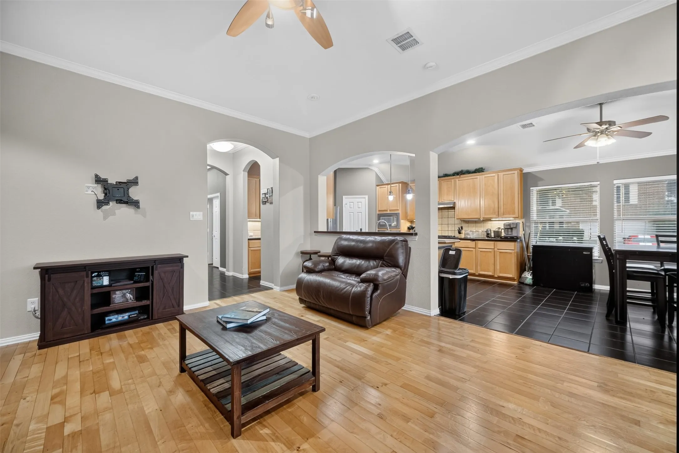 Single Family Residence For Sale in Tarrant County , 701 Boone Trail, Mansfield, Texas 76063, 4 Bedroom, 3 Bathroom, 2 Garage spaces, 3,162 Sqft, built in 2001, mls#21330529, Real Estate Agent in Mansfield, Homes For Sale in Tarrant county, Homes For Sale in Mansfield, Realtor in Mansfield Texas, Real Estate Brokerage Independent Realty Texas, Luminita Cordes Realtor
