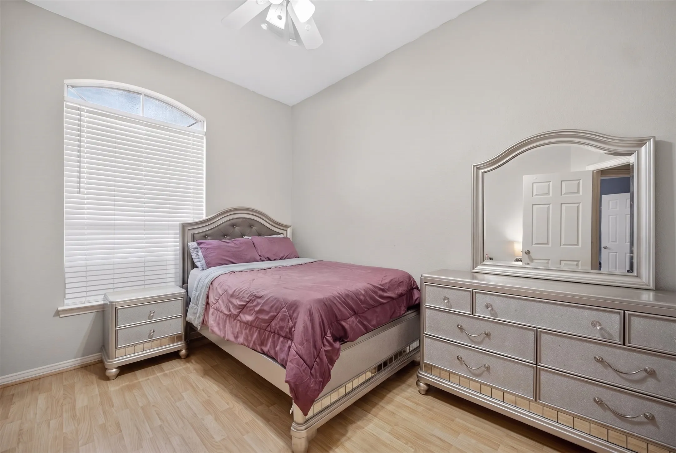 Single Family Residence For Sale in Tarrant County , 701 Boone Trail, Mansfield, Texas 76063, 4 Bedroom, 3 Bathroom, 2 Garage spaces, 3,162 Sqft, built in 2001, mls#21330529, Real Estate Agent in Mansfield, Homes For Sale in Tarrant county, Homes For Sale in Mansfield, Realtor in Mansfield Texas, Real Estate Brokerage Independent Realty Texas, Luminita Cordes Realtor