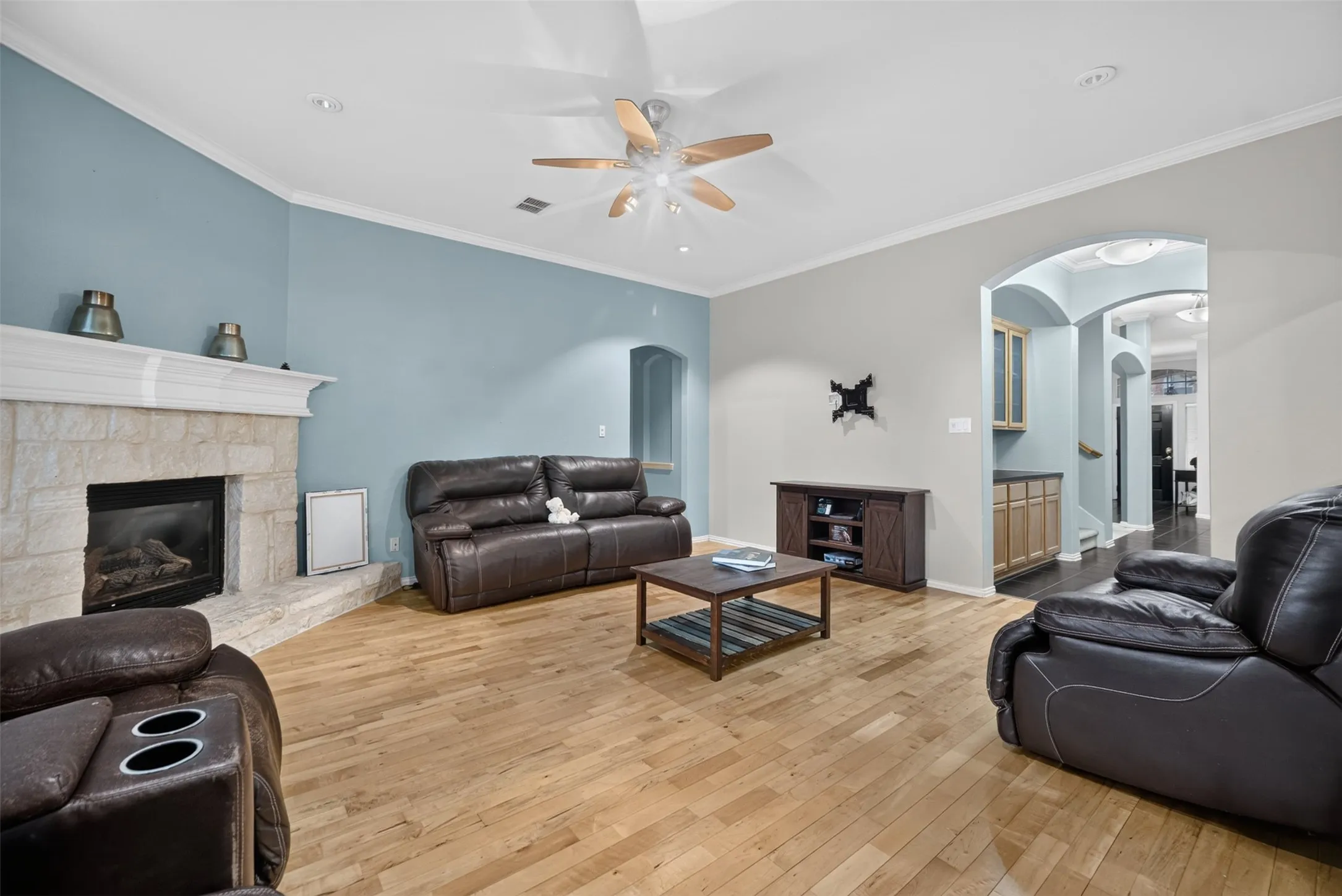Single Family Residence For Sale in Tarrant County , 701 Boone Trail, Mansfield, Texas 76063, 4 Bedroom, 3 Bathroom, 2 Garage spaces, 3,162 Sqft, built in 2001, mls#21330529, Real Estate Agent in Mansfield, Homes For Sale in Tarrant county, Homes For Sale in Mansfield, Realtor in Mansfield Texas, Real Estate Brokerage Independent Realty Texas, Luminita Cordes Realtor