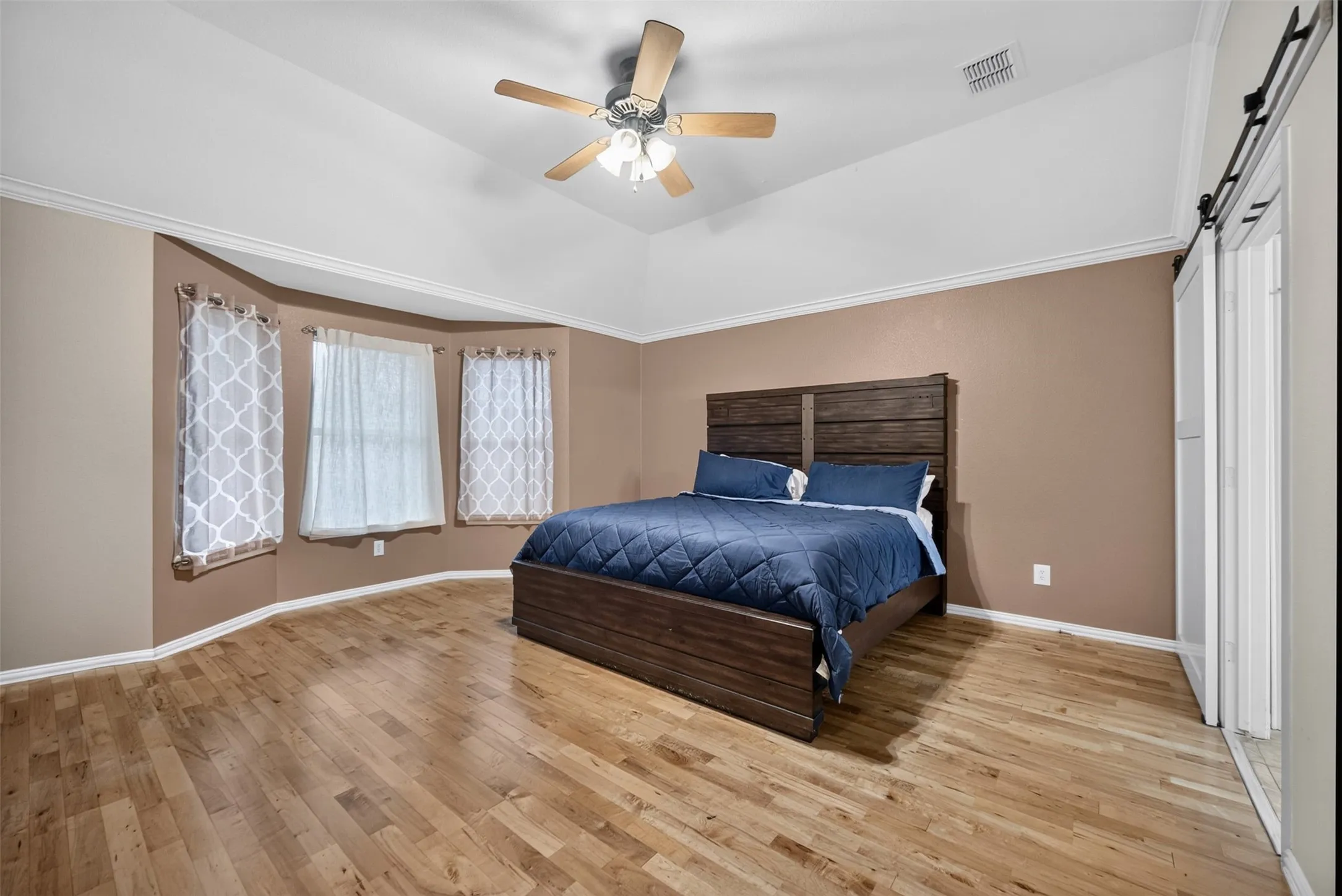 Single Family Residence For Sale in Tarrant County , 701 Boone Trail, Mansfield, Texas 76063, 4 Bedroom, 3 Bathroom, 2 Garage spaces, 3,162 Sqft, built in 2001, mls#21330529, Real Estate Agent in Mansfield, Homes For Sale in Tarrant county, Homes For Sale in Mansfield, Realtor in Mansfield Texas, Real Estate Brokerage Independent Realty Texas, Luminita Cordes Realtor
