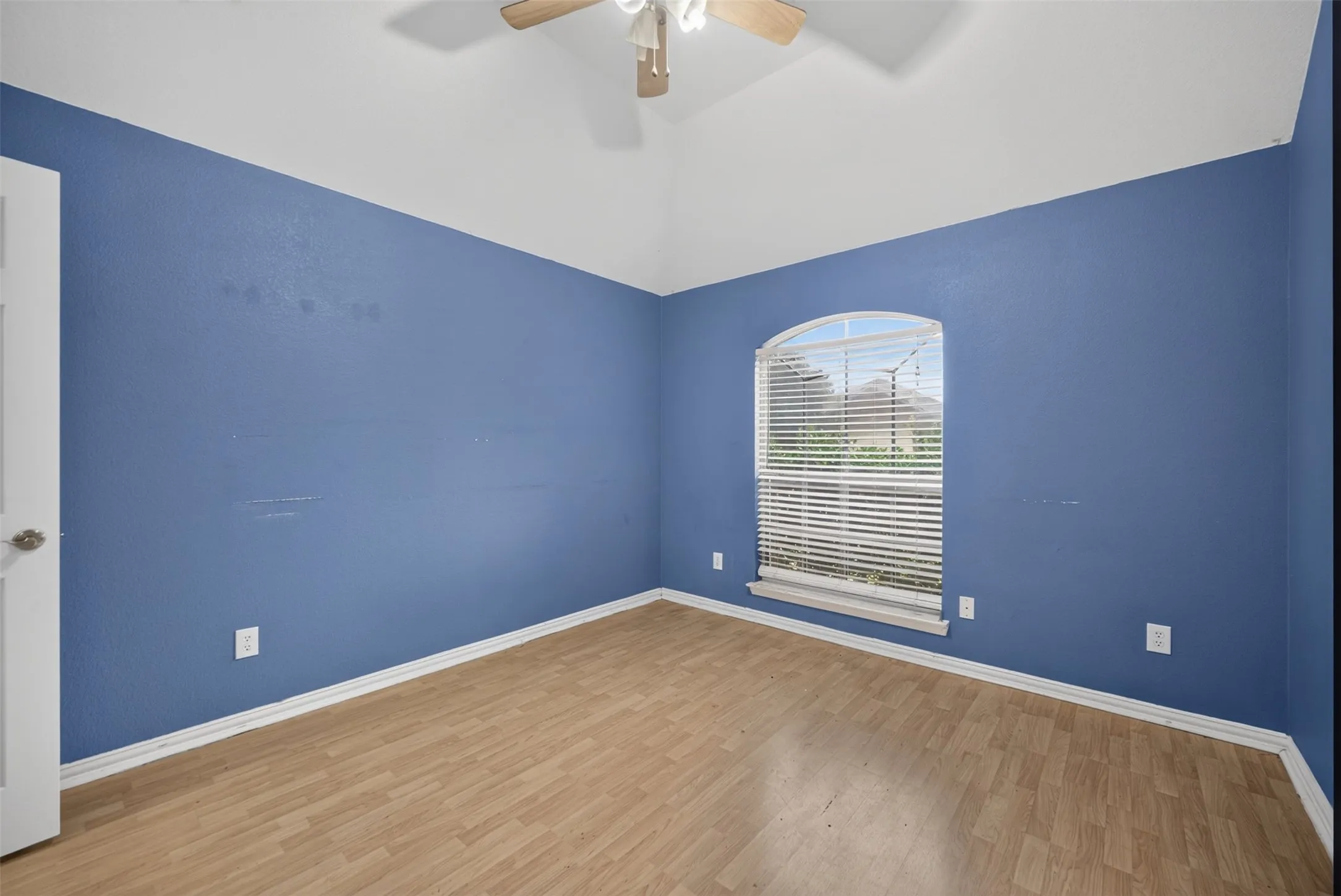 Single Family Residence For Sale in Tarrant County , 701 Boone Trail, Mansfield, Texas 76063, 4 Bedroom, 3 Bathroom, 2 Garage spaces, 3,162 Sqft, built in 2001, mls#21330529, Real Estate Agent in Mansfield, Homes For Sale in Tarrant county, Homes For Sale in Mansfield, Realtor in Mansfield Texas, Real Estate Brokerage Independent Realty Texas, Luminita Cordes Realtor