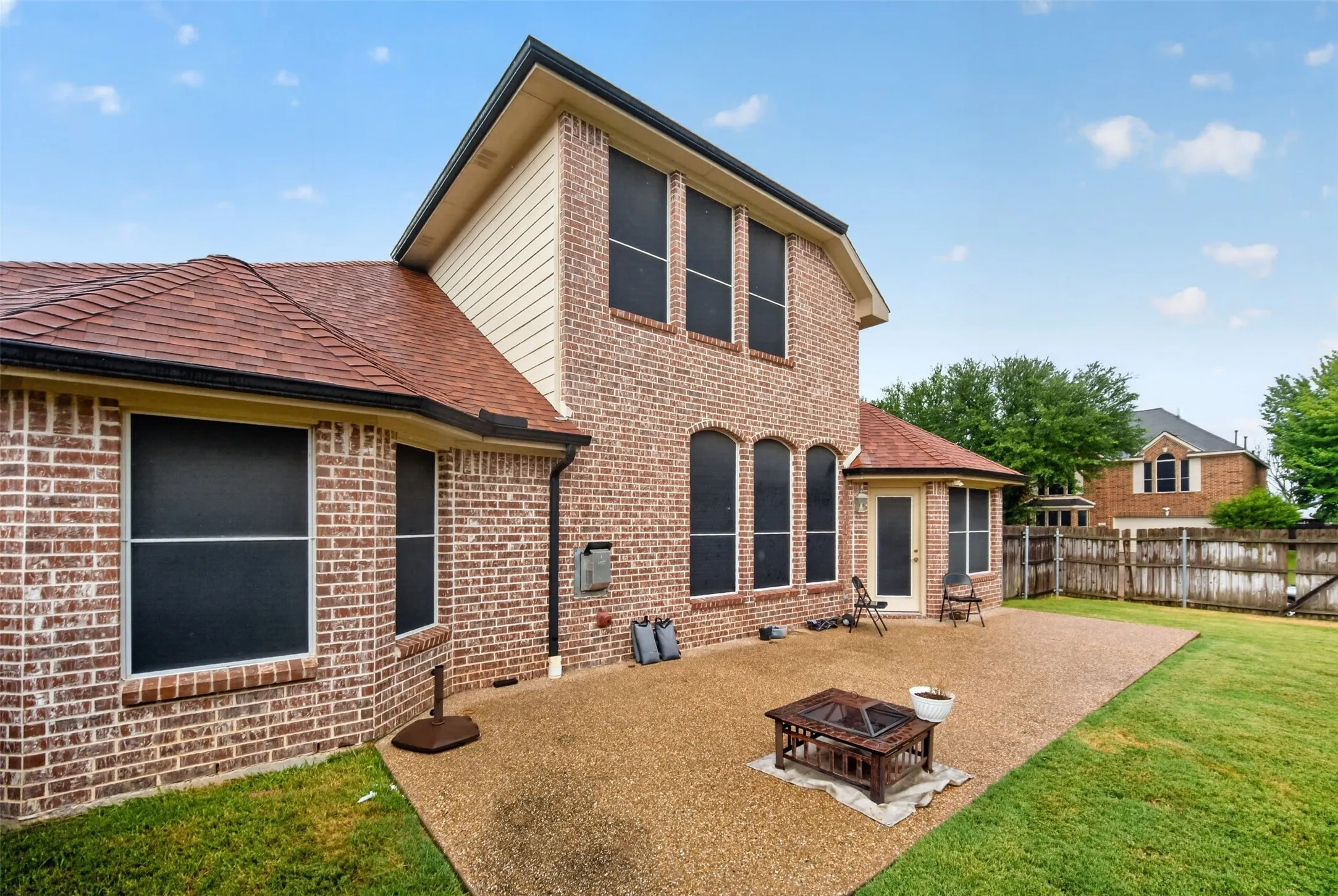 Single Family Residence For Sale in Tarrant County , 701 Boone Trail, Mansfield, Texas 76063, 4 Bedroom, 3 Bathroom, 2 Garage spaces, 3,162 Sqft, built in 2001, mls#21330529, Real Estate Agent in Mansfield, Homes For Sale in Tarrant county, Homes For Sale in Mansfield, Realtor in Mansfield Texas, Real Estate Brokerage Independent Realty Texas, Luminita Cordes Realtor