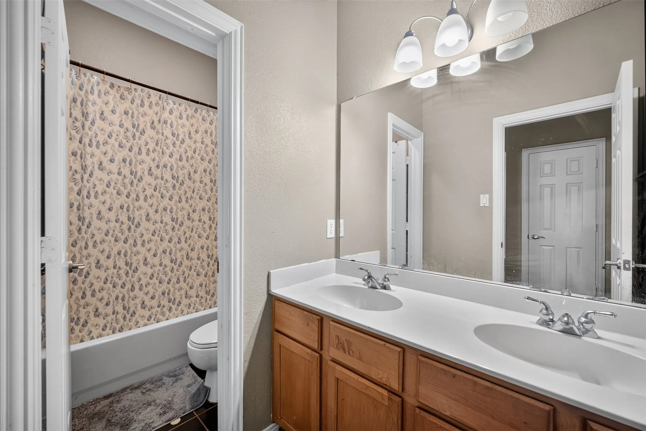 Single Family Residence For Sale in Tarrant County , 701 Boone Trail, Mansfield, Texas 76063, 4 Bedroom, 3 Bathroom, 2 Garage spaces, 3,162 Sqft, built in 2001, mls#21330529, Real Estate Agent in Mansfield, Homes For Sale in Tarrant county, Homes For Sale in Mansfield, Realtor in Mansfield Texas, Real Estate Brokerage Independent Realty Texas, Luminita Cordes Realtor