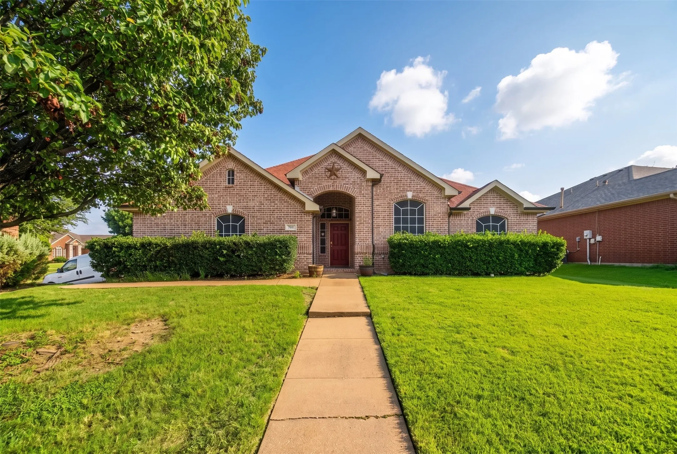 Single Family Residence For Sale in Tarrant County , 701 Boone Trail, Mansfield, Texas 76063, 4 Bedroom, 3 Bathroom, 2 Garage spaces, 3,162 Sqft, built in 2001, mls#21330529, Real Estate Agent in Mansfield, Homes For Sale in Tarrant county, Homes For Sale in Mansfield, Realtor in Mansfield Texas, Real Estate Brokerage Independent Realty Texas, Luminita Cordes Realtor