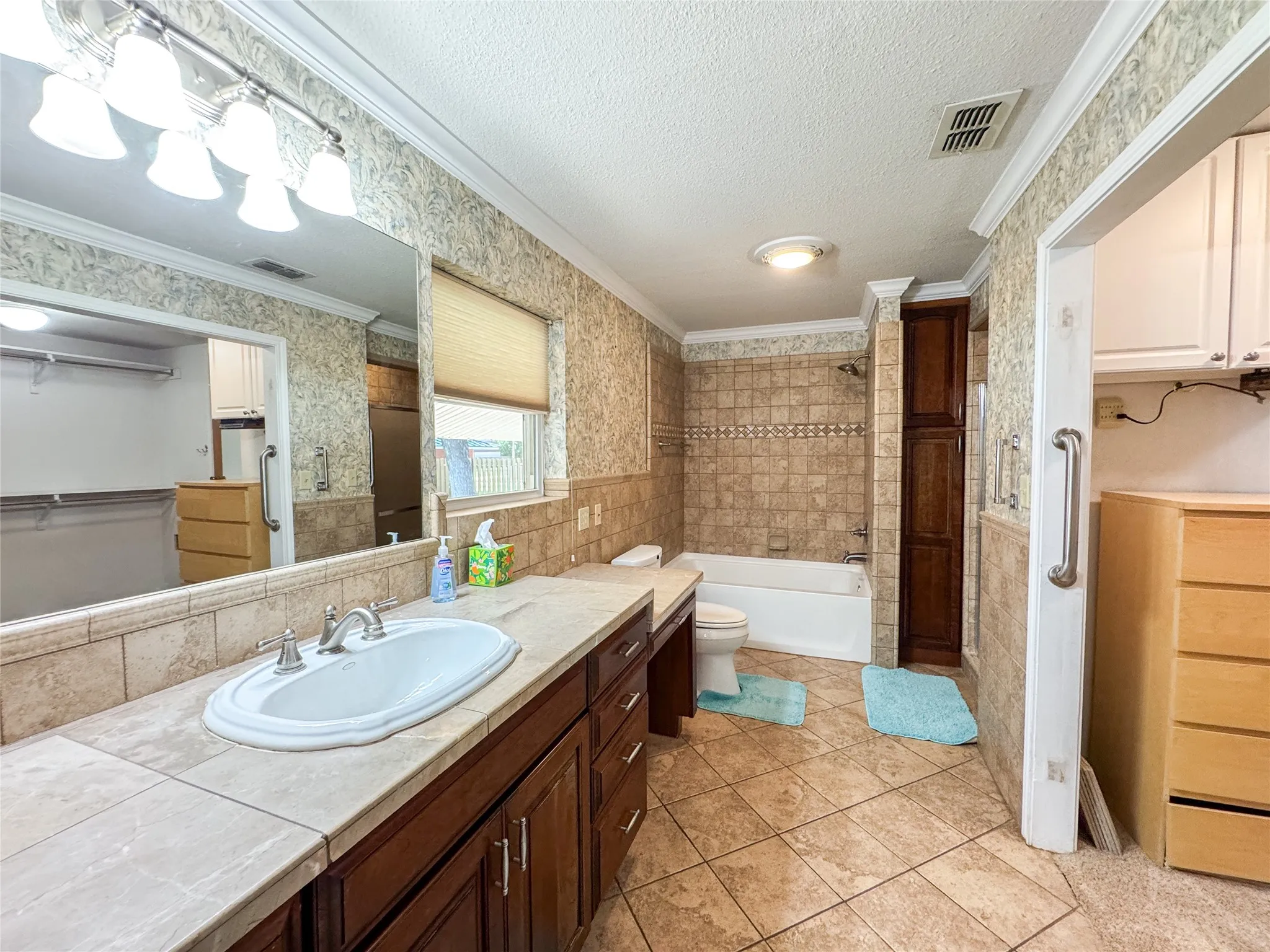 Apartment For Sale in Haskell County , 1102 N Avenue G, Haskell, Texas 79521, 4 Bedroom, 3 Bathroom, 2 Garage spaces, 4,402 Sqft, built in 1965, mls#21330675, Real Estate Agent in Haskell, Homes For Sale in Haskell county, Homes For Sale in Haskell, Realtor in Haskell Texas, Real Estate Brokerage Independent Realty Texas, Luminita Cordes Realtor