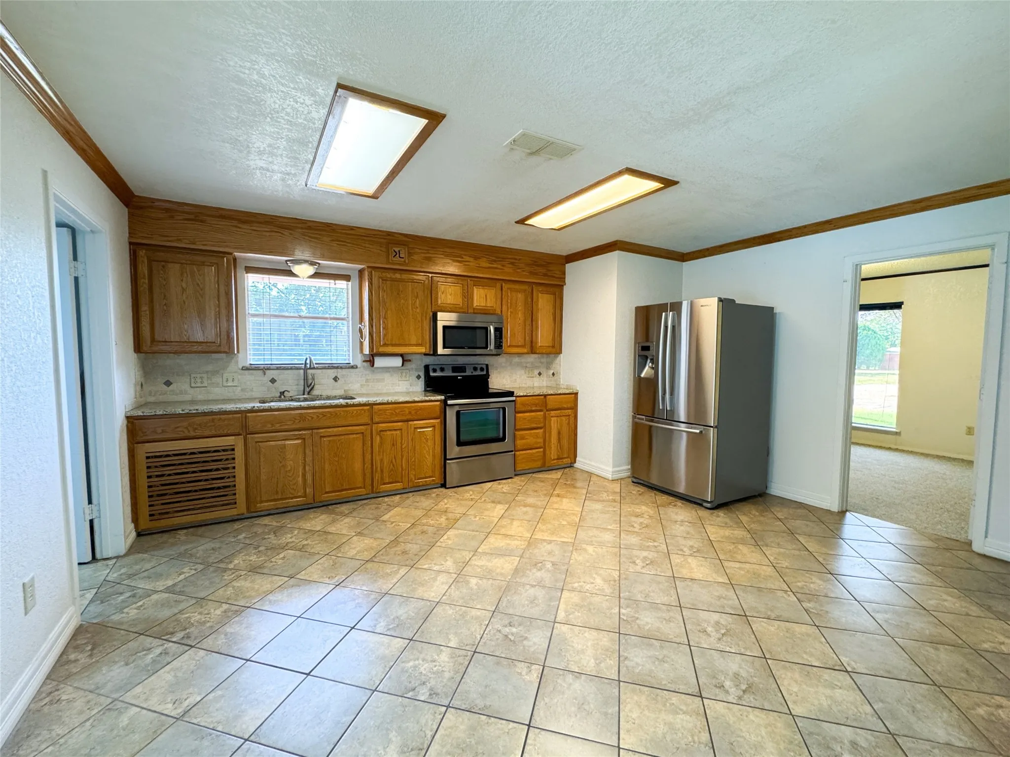 Apartment For Sale in Haskell County , 1102 N Avenue G, Haskell, Texas 79521, 4 Bedroom, 3 Bathroom, 2 Garage spaces, 4,402 Sqft, built in 1965, mls#21330675, Real Estate Agent in Haskell, Homes For Sale in Haskell county, Homes For Sale in Haskell, Realtor in Haskell Texas, Real Estate Brokerage Independent Realty Texas, Luminita Cordes Realtor