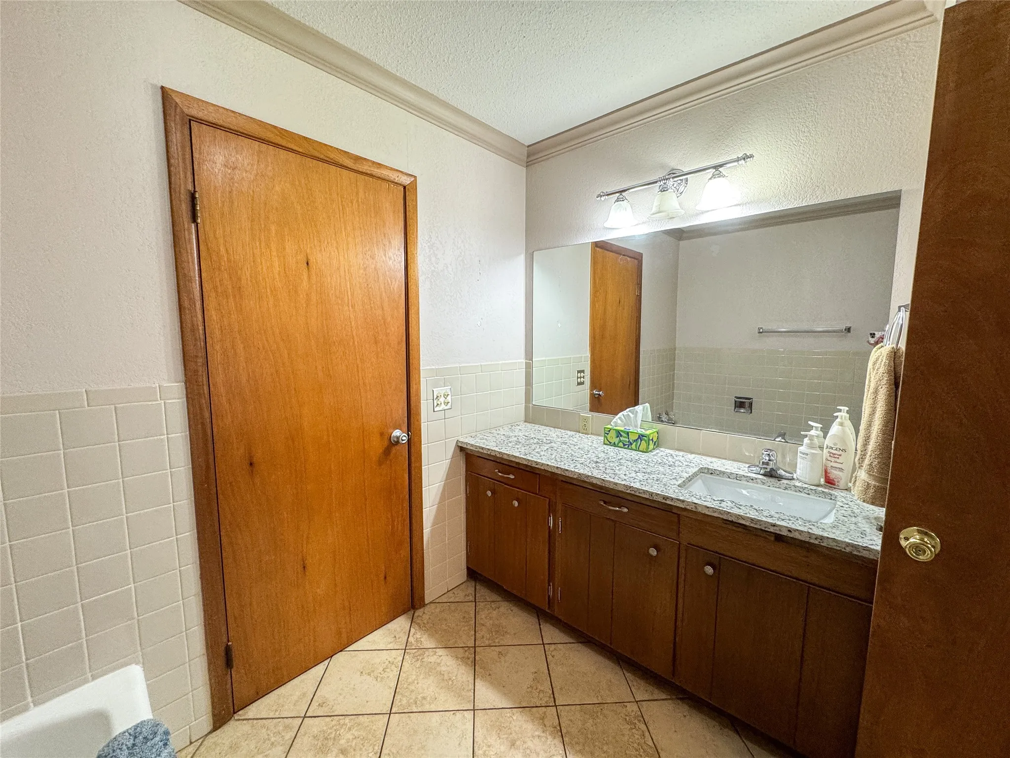 Apartment For Sale in Haskell County , 1102 N Avenue G, Haskell, Texas 79521, 4 Bedroom, 3 Bathroom, 2 Garage spaces, 4,402 Sqft, built in 1965, mls#21330675, Real Estate Agent in Haskell, Homes For Sale in Haskell county, Homes For Sale in Haskell, Realtor in Haskell Texas, Real Estate Brokerage Independent Realty Texas, Luminita Cordes Realtor