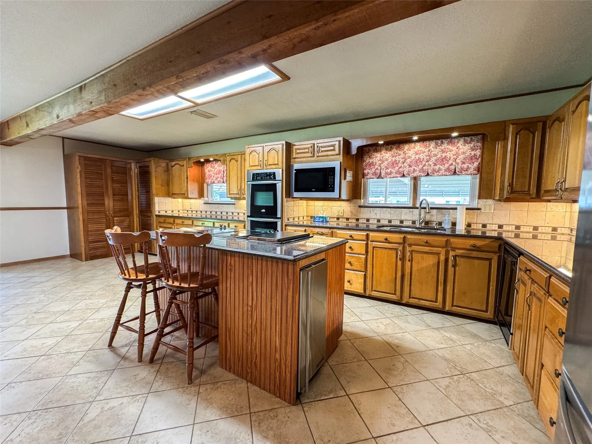 Apartment For Sale in Haskell County , 1102 N Avenue G, Haskell, Texas 79521, 4 Bedroom, 3 Bathroom, 2 Garage spaces, 4,402 Sqft, built in 1965, mls#21330675, Real Estate Agent in Haskell, Homes For Sale in Haskell county, Homes For Sale in Haskell, Realtor in Haskell Texas, Real Estate Brokerage Independent Realty Texas, Luminita Cordes Realtor