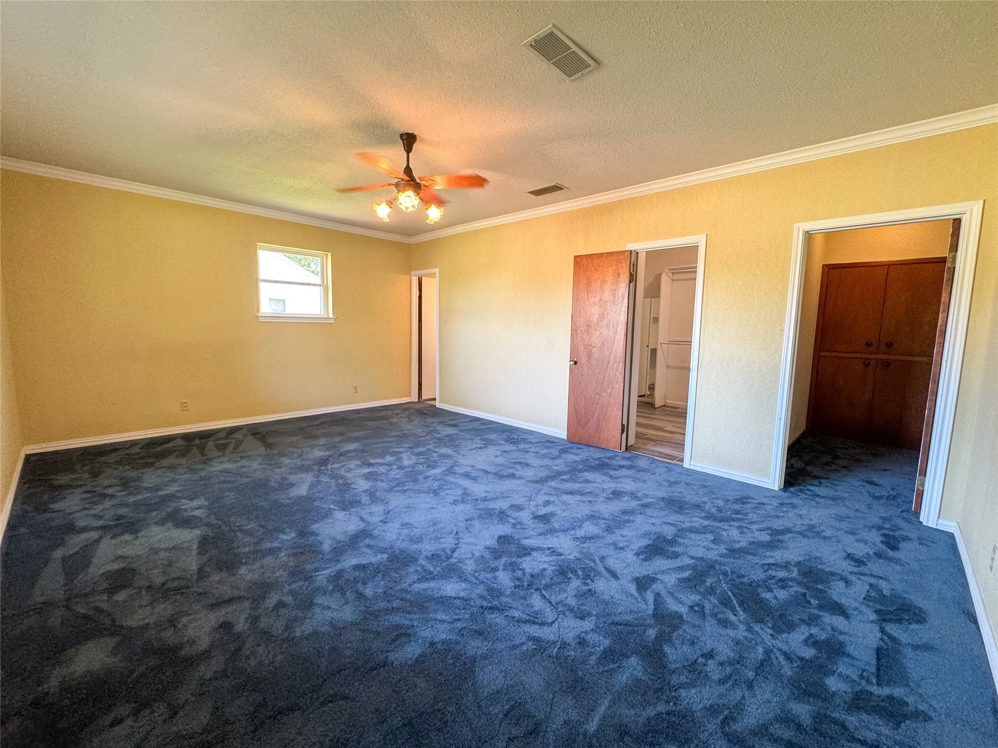 Apartment For Sale in Haskell County , 1102 N Avenue G, Haskell, Texas 79521, 4 Bedroom, 3 Bathroom, 2 Garage spaces, 4,402 Sqft, built in 1965, mls#21330675, Real Estate Agent in Haskell, Homes For Sale in Haskell county, Homes For Sale in Haskell, Realtor in Haskell Texas, Real Estate Brokerage Independent Realty Texas, Luminita Cordes Realtor