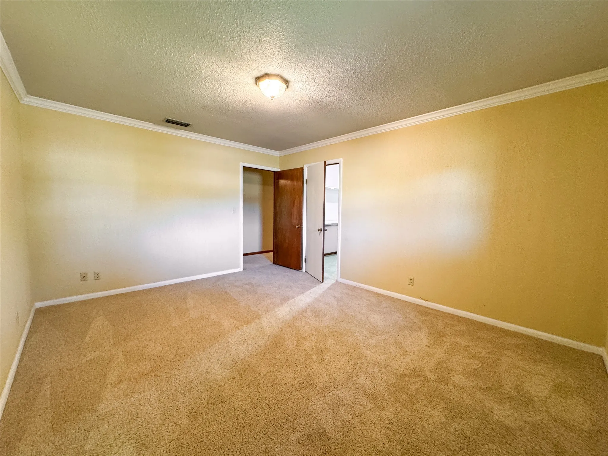 Apartment For Sale in Haskell County , 1102 N Avenue G, Haskell, Texas 79521, 4 Bedroom, 3 Bathroom, 2 Garage spaces, 4,402 Sqft, built in 1965, mls#21330675, Real Estate Agent in Haskell, Homes For Sale in Haskell county, Homes For Sale in Haskell, Realtor in Haskell Texas, Real Estate Brokerage Independent Realty Texas, Luminita Cordes Realtor