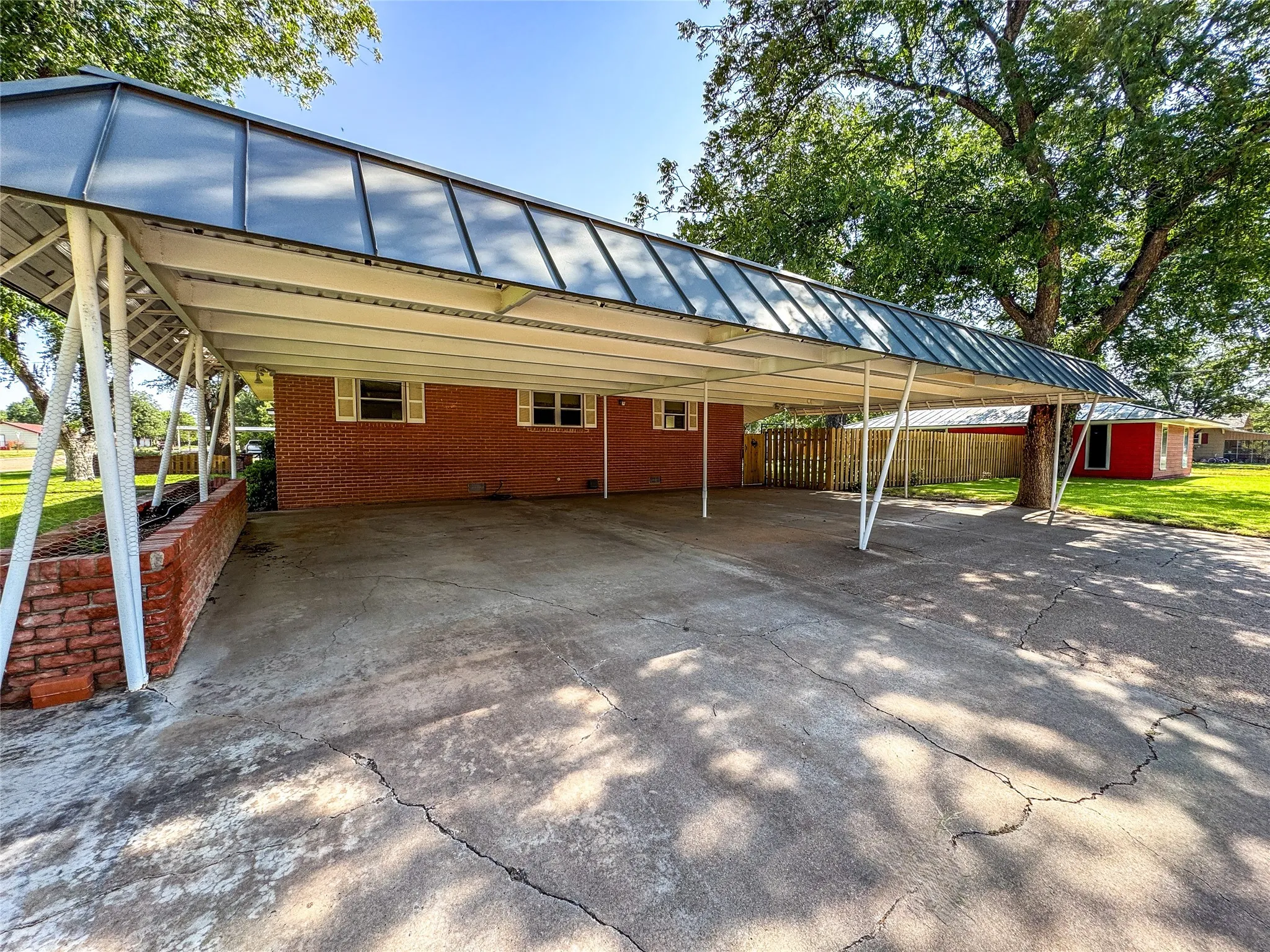 Apartment For Sale in Haskell County , 1102 N Avenue G, Haskell, Texas 79521, 4 Bedroom, 3 Bathroom, 2 Garage spaces, 4,402 Sqft, built in 1965, mls#21330675, Real Estate Agent in Haskell, Homes For Sale in Haskell county, Homes For Sale in Haskell, Realtor in Haskell Texas, Real Estate Brokerage Independent Realty Texas, Luminita Cordes Realtor