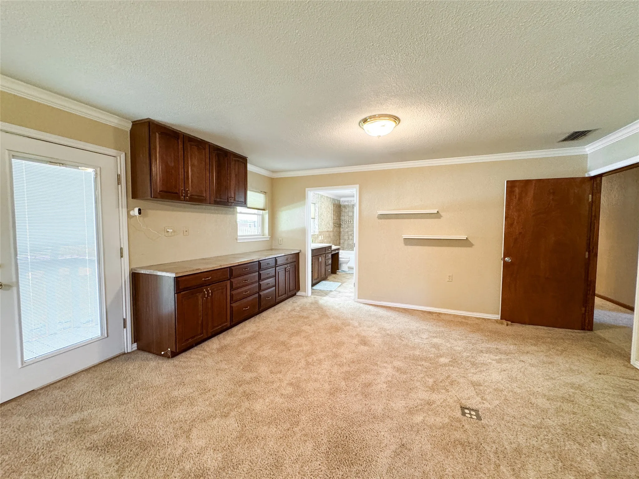 Apartment For Sale in Haskell County , 1102 N Avenue G, Haskell, Texas 79521, 4 Bedroom, 3 Bathroom, 2 Garage spaces, 4,402 Sqft, built in 1965, mls#21330675, Real Estate Agent in Haskell, Homes For Sale in Haskell county, Homes For Sale in Haskell, Realtor in Haskell Texas, Real Estate Brokerage Independent Realty Texas, Luminita Cordes Realtor