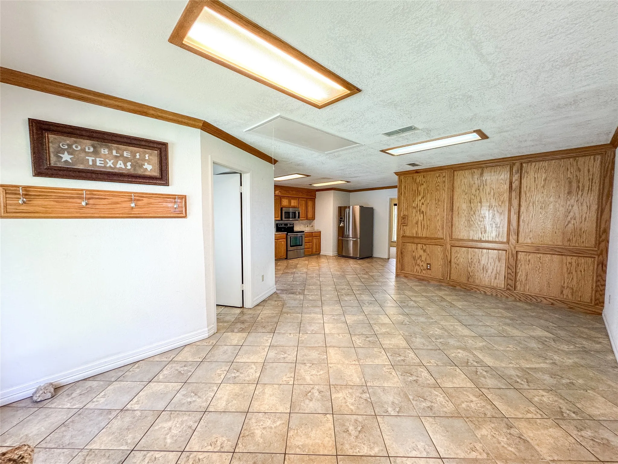 Apartment For Sale in Haskell County , 1102 N Avenue G, Haskell, Texas 79521, 4 Bedroom, 3 Bathroom, 2 Garage spaces, 4,402 Sqft, built in 1965, mls#21330675, Real Estate Agent in Haskell, Homes For Sale in Haskell county, Homes For Sale in Haskell, Realtor in Haskell Texas, Real Estate Brokerage Independent Realty Texas, Luminita Cordes Realtor