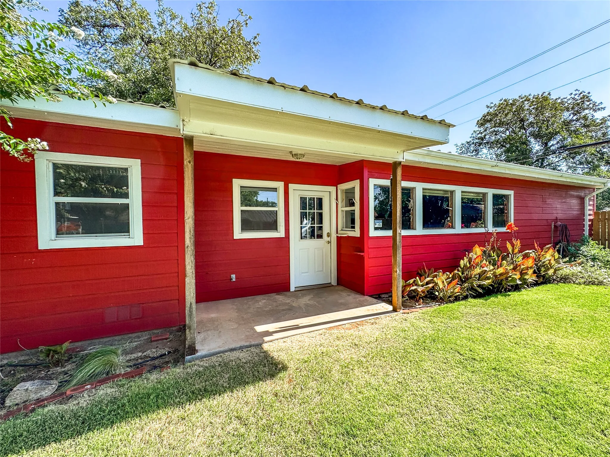 Apartment For Sale in Haskell County , 1102 N Avenue G, Haskell, Texas 79521, 4 Bedroom, 3 Bathroom, 2 Garage spaces, 4,402 Sqft, built in 1965, mls#21330675, Real Estate Agent in Haskell, Homes For Sale in Haskell county, Homes For Sale in Haskell, Realtor in Haskell Texas, Real Estate Brokerage Independent Realty Texas, Luminita Cordes Realtor