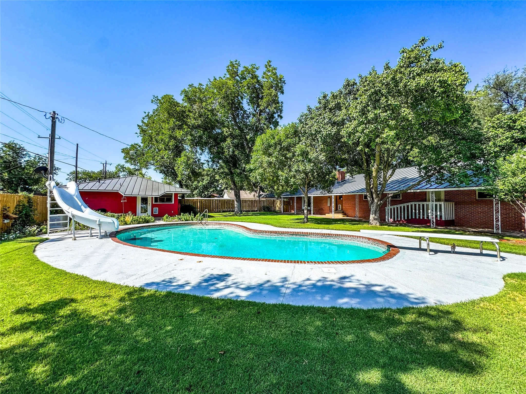 Apartment For Sale in Haskell County , 1102 N Avenue G, Haskell, Texas 79521, 4 Bedroom, 3 Bathroom, 2 Garage spaces, 4,402 Sqft, built in 1965, mls#21330675, Real Estate Agent in Haskell, Homes For Sale in Haskell county, Homes For Sale in Haskell, Realtor in Haskell Texas, Real Estate Brokerage Independent Realty Texas, Luminita Cordes Realtor