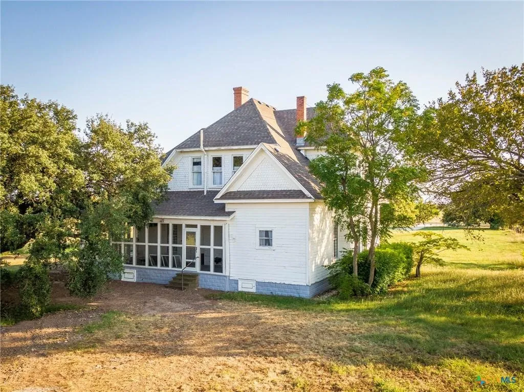 Single Family Residence For Sale in Coryell County , 16455 FM 107, Moody, Texas 76557, 4 Bedroom, 2 Bathroom, Garage spaces, 2,772 Sqft, built in 1914, mls#21330914, Real Estate Agent in Moody, Homes For Sale in Coryell county, Homes For Sale in Moody, Realtor in Moody Texas, Real Estate Brokerage Independent Realty Texas, Luminita Cordes Realtor