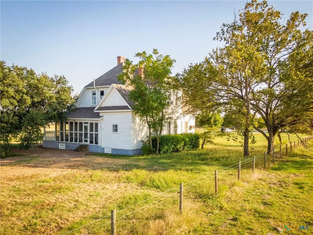 Single Family Residence For Sale in Coryell County , 16455 FM 107, Moody, Texas 76557, 4 Bedroom, 2 Bathroom, Garage spaces, 2,772 Sqft, built in 1914, mls#21330914, Real Estate Agent in Moody, Homes For Sale in Coryell county, Homes For Sale in Moody, Realtor in Moody Texas, Real Estate Brokerage Independent Realty Texas, Luminita Cordes Realtor