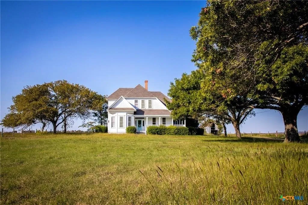 Single Family Residence For Sale in Coryell County , 16455 FM 107, Moody, Texas 76557, 4 Bedroom, 2 Bathroom, Garage spaces, 2,772 Sqft, built in 1914, mls#21330914, Real Estate Agent in Moody, Homes For Sale in Coryell county, Homes For Sale in Moody, Realtor in Moody Texas, Real Estate Brokerage Independent Realty Texas, Luminita Cordes Realtor