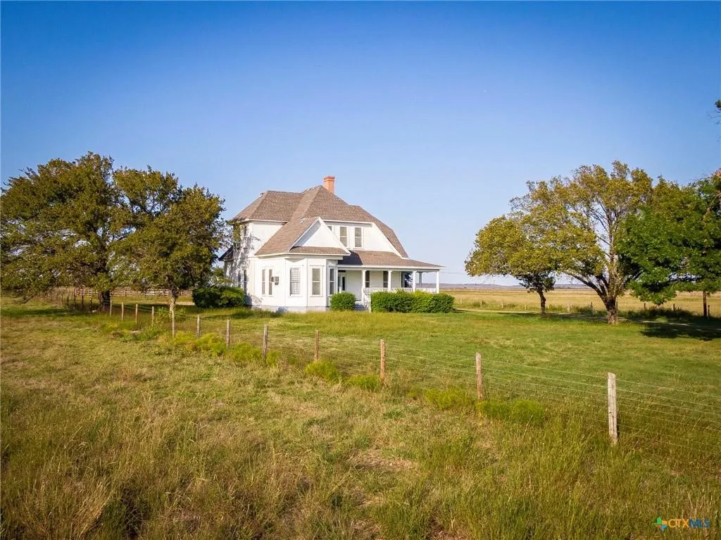 Single Family Residence For Sale in Coryell County , 16455 FM 107, Moody, Texas 76557, 4 Bedroom, 2 Bathroom, Garage spaces, 2,772 Sqft, built in 1914, mls#21330914, Real Estate Agent in Moody, Homes For Sale in Coryell county, Homes For Sale in Moody, Realtor in Moody Texas, Real Estate Brokerage Independent Realty Texas, Luminita Cordes Realtor