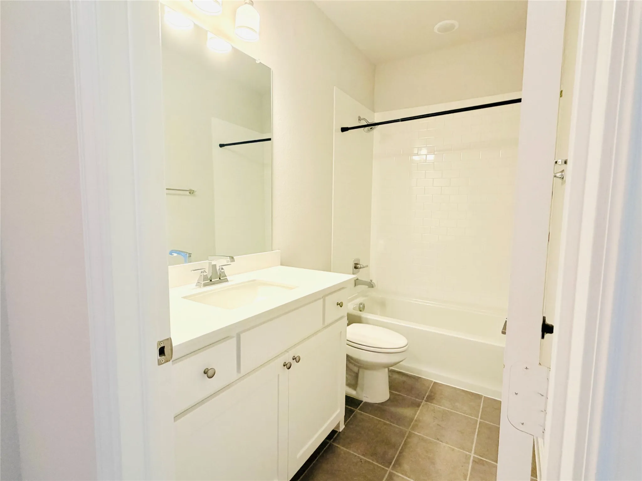 Upstairs Full Bathroom