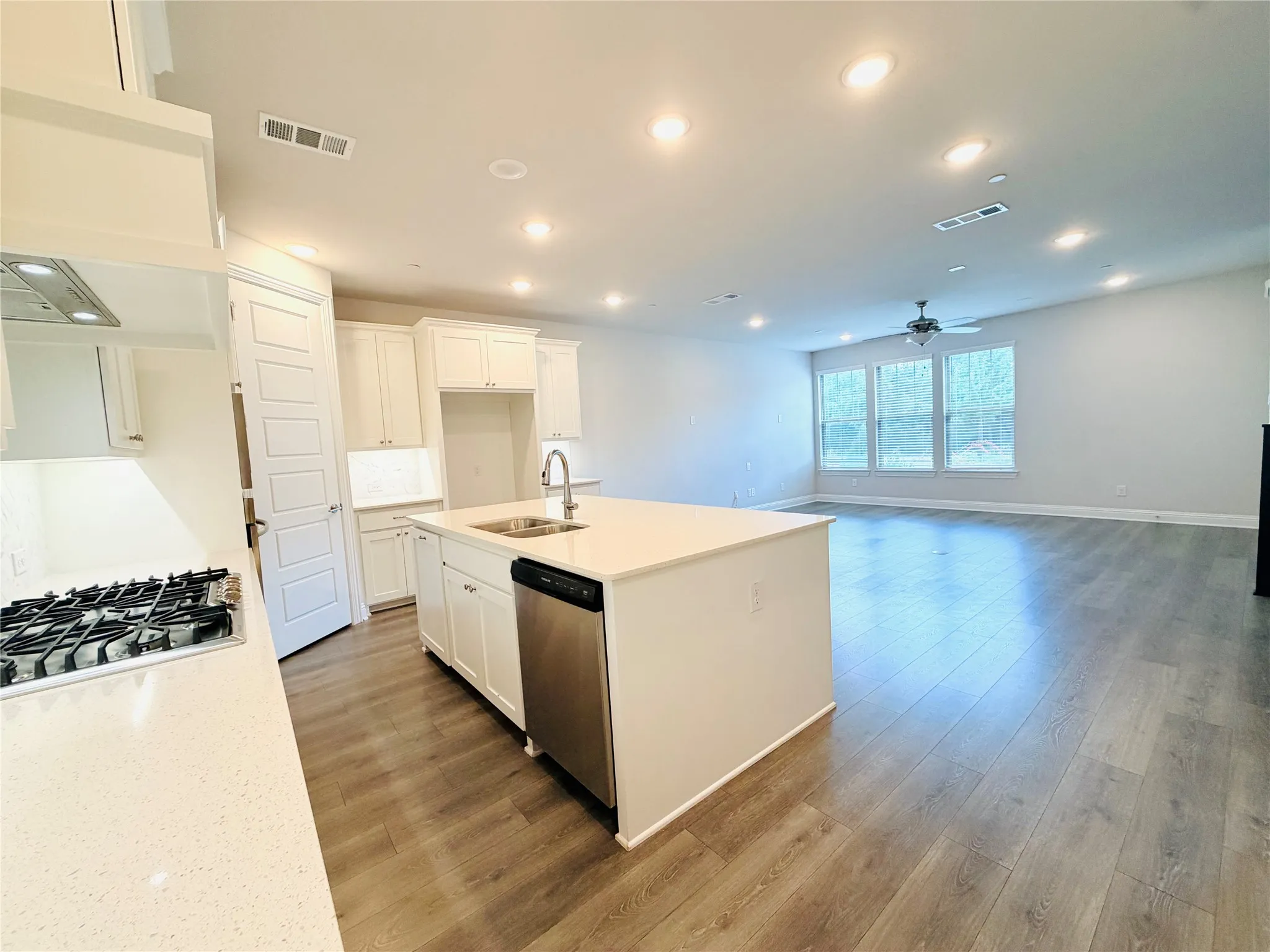 Townhouse For Rent in Collin County , 1924 Mc Clane Drive, Allen, Texas 75013, 3 Bedroom, 3 Bathroom, 2 Garage spaces, 1,886 Sqft, built in 2022, mls#21330350, Real Estate Agent in Allen, Homes For Rent in Collin county, Homes For Rent in Allen, Realtor in Allen Texas, Real Estate Brokerage Independent Realty Texas, Luminita Cordes Realtor