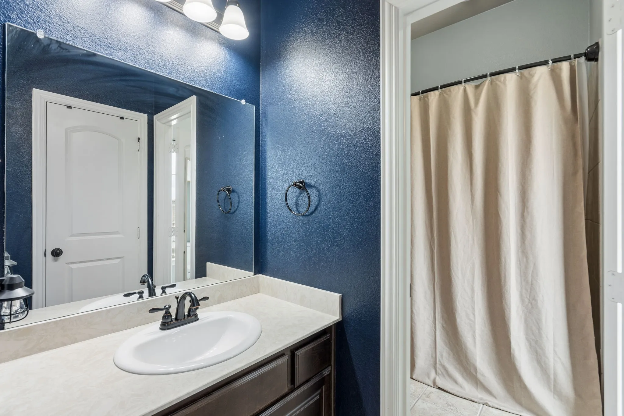 Single Family Residence For Rent in Kaufman County , 127 Hillcrest Way, Crandall, Texas 75114, 4 Bedroom, 4 Bathroom, 2 Garage spaces, 2,686 Sqft, built in 2017, mls#21329178, Real Estate Agent in Crandall, Homes For Rent in Kaufman county, Homes For Rent in Crandall, Realtor in Crandall Texas, Real Estate Brokerage Independent Realty Texas, Luminita Cordes Realtor