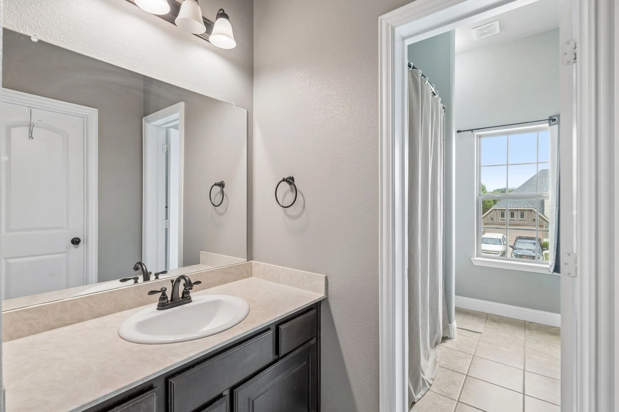 Single Family Residence For Rent in Kaufman County , 127 Hillcrest Way, Crandall, Texas 75114, 4 Bedroom, 4 Bathroom, 2 Garage spaces, 2,686 Sqft, built in 2017, mls#21329178, Real Estate Agent in Crandall, Homes For Rent in Kaufman county, Homes For Rent in Crandall, Realtor in Crandall Texas, Real Estate Brokerage Independent Realty Texas, Luminita Cordes Realtor
