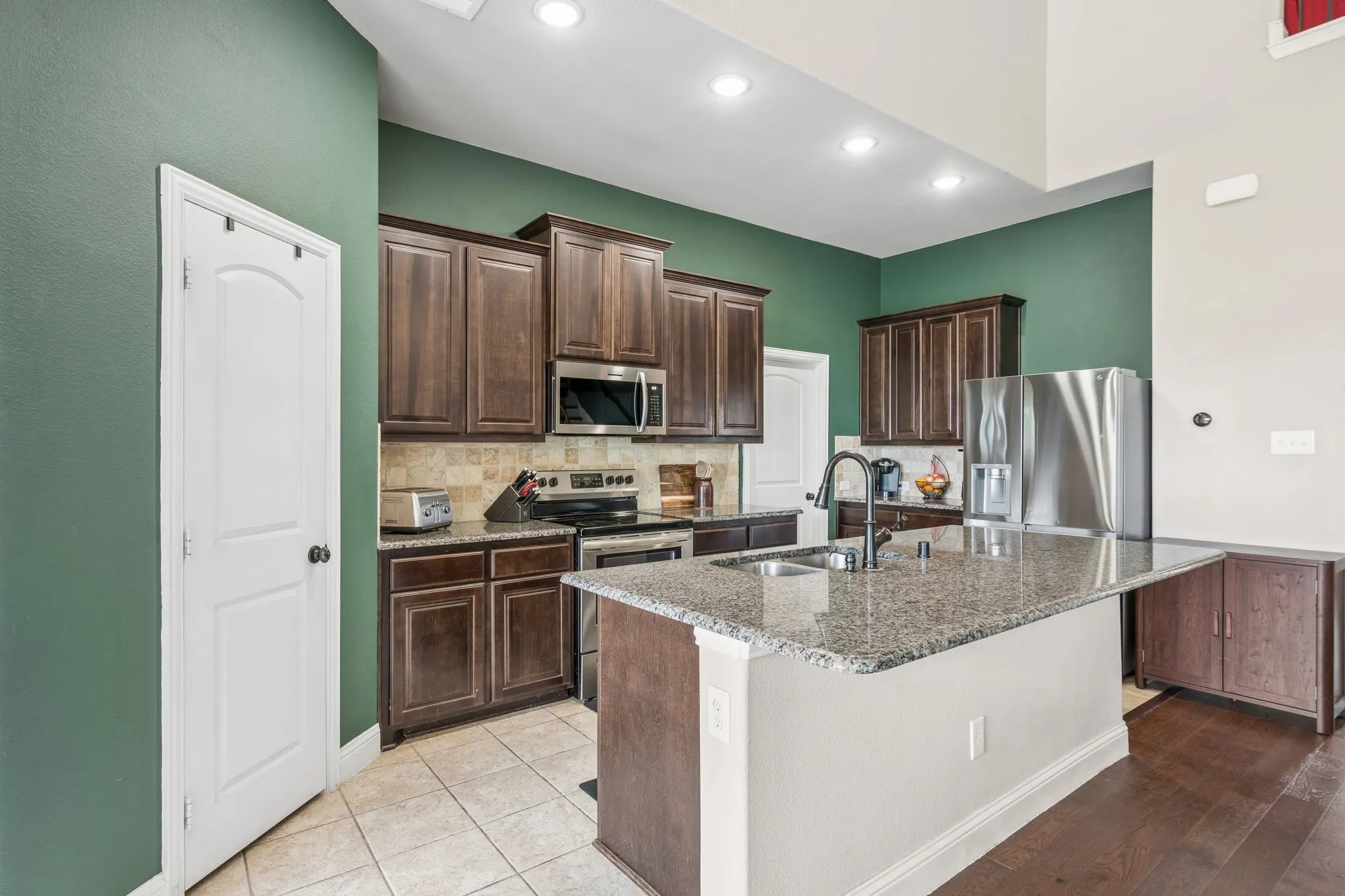Single Family Residence For Rent in Kaufman County , 127 Hillcrest Way, Crandall, Texas 75114, 4 Bedroom, 4 Bathroom, 2 Garage spaces, 2,686 Sqft, built in 2017, mls#21329178, Real Estate Agent in Crandall, Homes For Rent in Kaufman county, Homes For Rent in Crandall, Realtor in Crandall Texas, Real Estate Brokerage Independent Realty Texas, Luminita Cordes Realtor