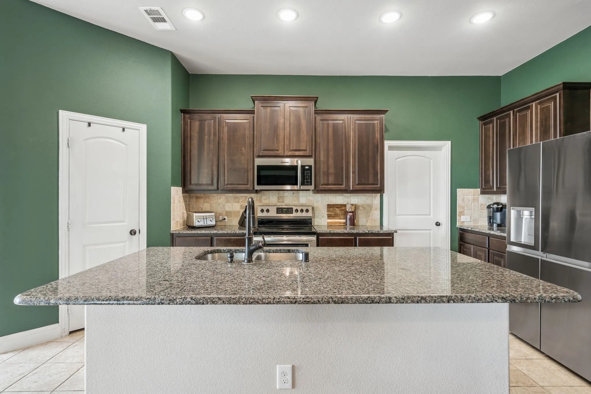 Single Family Residence For Rent in Kaufman County , 127 Hillcrest Way, Crandall, Texas 75114, 4 Bedroom, 4 Bathroom, 2 Garage spaces, 2,686 Sqft, built in 2017, mls#21329178, Real Estate Agent in Crandall, Homes For Rent in Kaufman county, Homes For Rent in Crandall, Realtor in Crandall Texas, Real Estate Brokerage Independent Realty Texas, Luminita Cordes Realtor