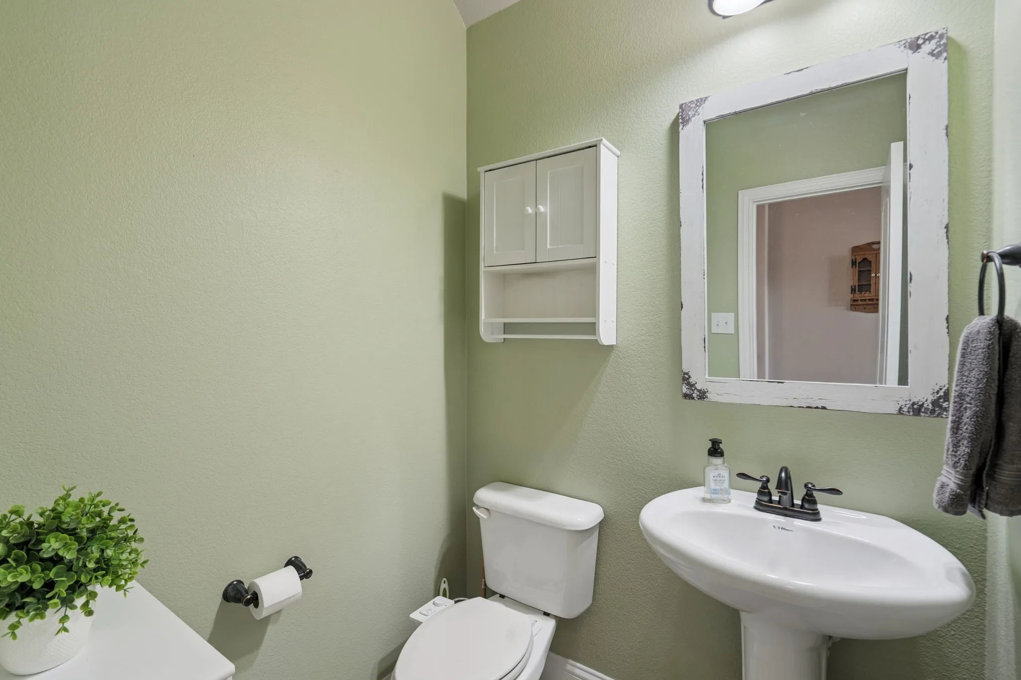 Single Family Residence For Rent in Kaufman County , 127 Hillcrest Way, Crandall, Texas 75114, 4 Bedroom, 4 Bathroom, 2 Garage spaces, 2,686 Sqft, built in 2017, mls#21329178, Real Estate Agent in Crandall, Homes For Rent in Kaufman county, Homes For Rent in Crandall, Realtor in Crandall Texas, Real Estate Brokerage Independent Realty Texas, Luminita Cordes Realtor