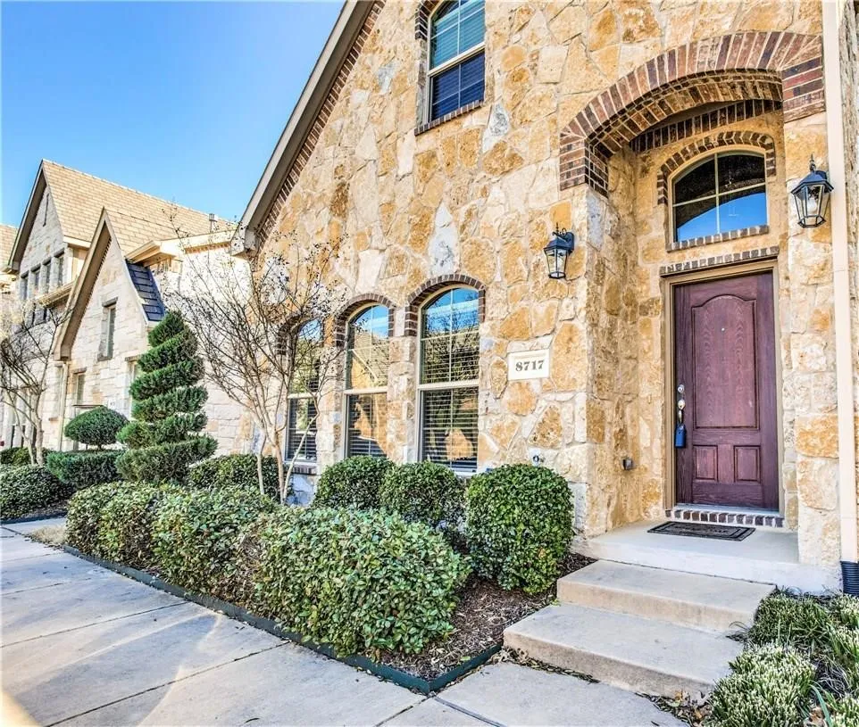 Townhouse For Rent in Collin County , 8717 Whitehead Street, Mc Kinney, Texas 75070, 2 Bedroom, 3 Bathroom, 2 Garage spaces, 1,926 Sqft, built in 2012, mls#21331176, Real Estate Agent in Mc Kinney, Homes For Rent in Collin county, Homes For Rent in Mc Kinney, Realtor in Mc Kinney Texas, Real Estate Brokerage Independent Realty Texas, Luminita Cordes Realtor