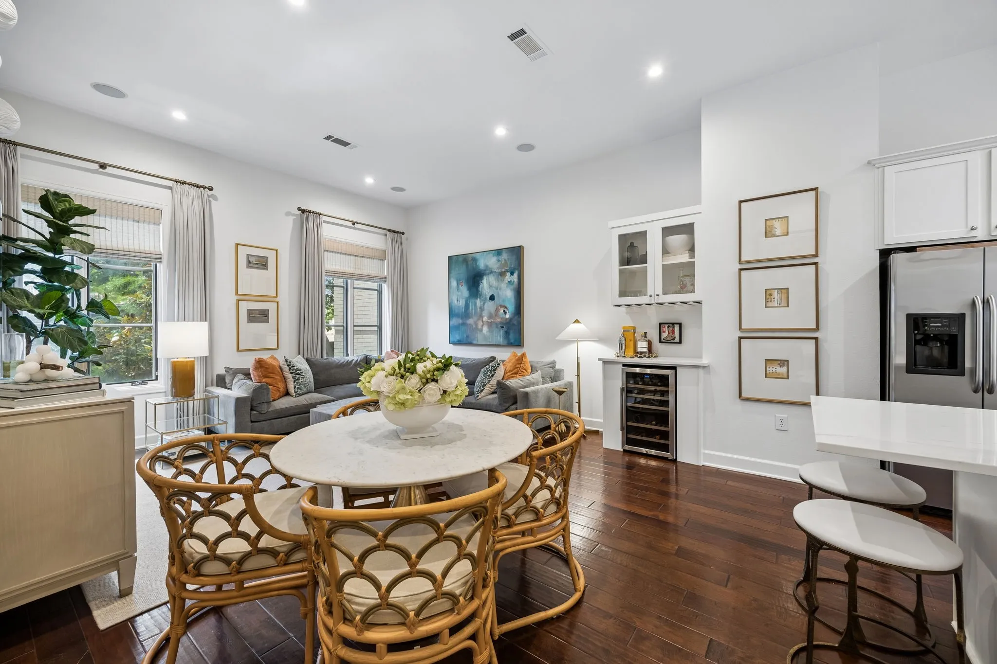 Condominium For Sale in Dallas County , 3210 Carlisle Street 48, Dallas, Texas 75204, 2 Bedroom, 3 Bathroom, 2 Garage spaces, 1,622 Sqft, built in 2006, mls#21331098, Real Estate Agent in Dallas, Homes For Sale in Dallas county, Homes For Sale in Dallas, Realtor in Dallas Texas, Real Estate Brokerage Independent Realty Texas, Luminita Cordes Realtor
