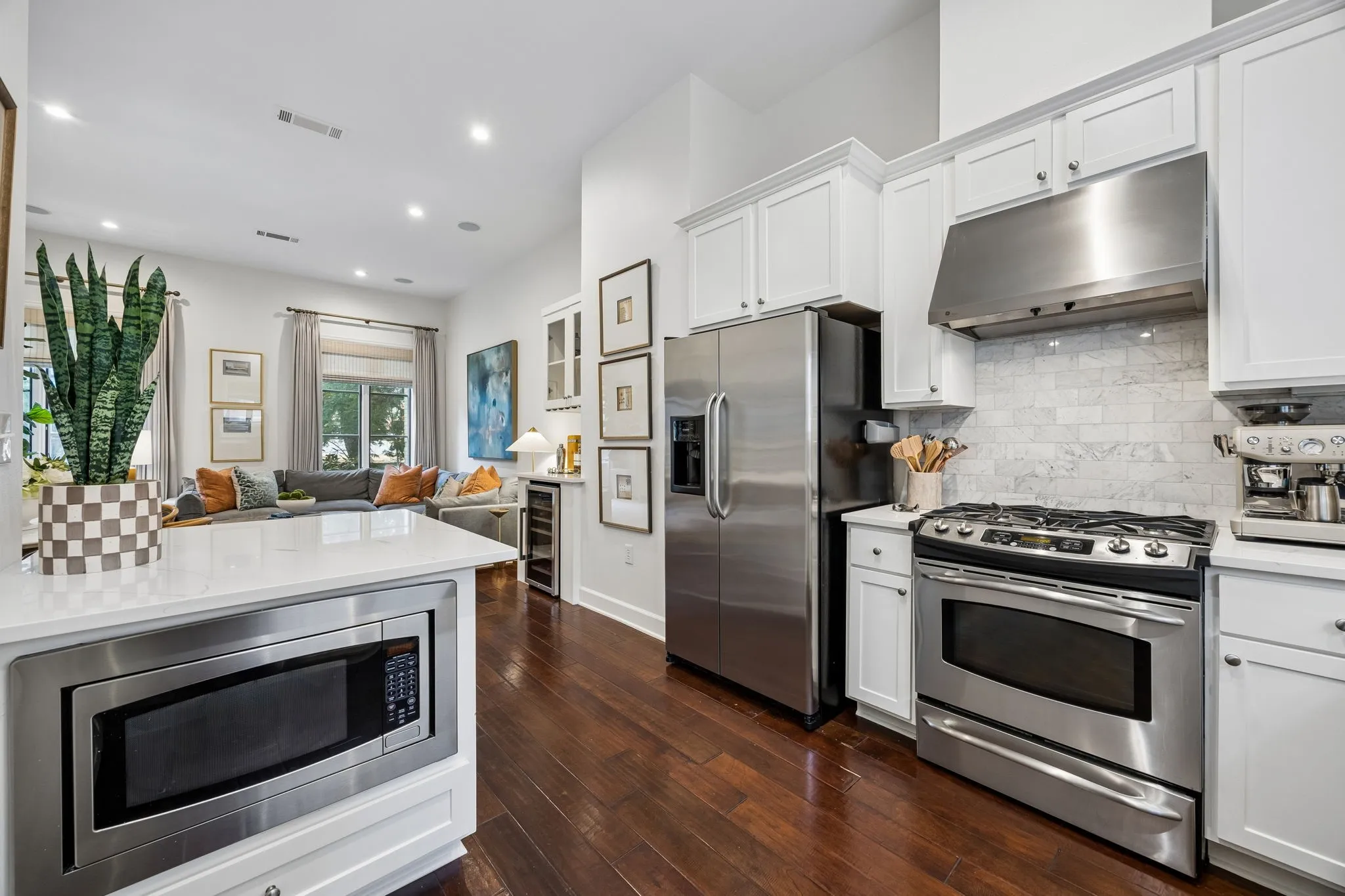 Condominium For Sale in Dallas County , 3210 Carlisle Street 48, Dallas, Texas 75204, 2 Bedroom, 3 Bathroom, 2 Garage spaces, 1,622 Sqft, built in 2006, mls#21331098, Real Estate Agent in Dallas, Homes For Sale in Dallas county, Homes For Sale in Dallas, Realtor in Dallas Texas, Real Estate Brokerage Independent Realty Texas, Luminita Cordes Realtor