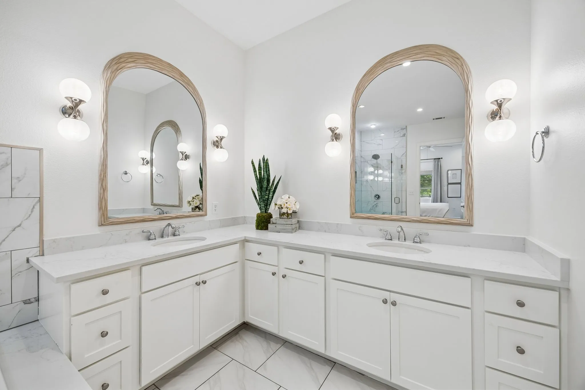 Condominium For Sale in Dallas County , 3210 Carlisle Street 48, Dallas, Texas 75204, 2 Bedroom, 3 Bathroom, 2 Garage spaces, 1,622 Sqft, built in 2006, mls#21331098, Real Estate Agent in Dallas, Homes For Sale in Dallas county, Homes For Sale in Dallas, Realtor in Dallas Texas, Real Estate Brokerage Independent Realty Texas, Luminita Cordes Realtor