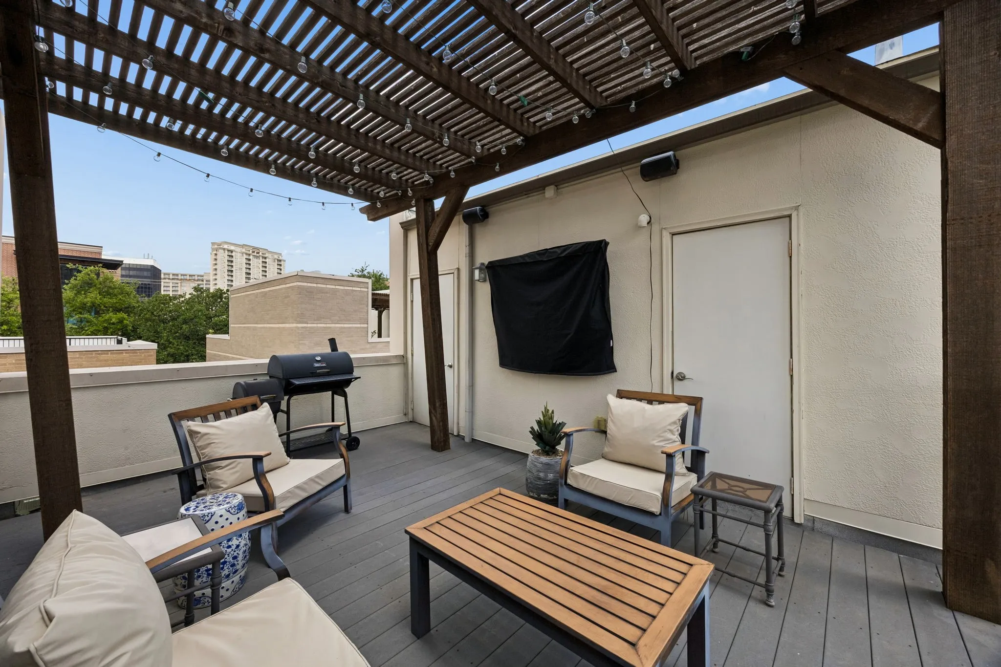 Condominium For Sale in Dallas County , 3210 Carlisle Street 48, Dallas, Texas 75204, 2 Bedroom, 3 Bathroom, 2 Garage spaces, 1,622 Sqft, built in 2006, mls#21331098, Real Estate Agent in Dallas, Homes For Sale in Dallas county, Homes For Sale in Dallas, Realtor in Dallas Texas, Real Estate Brokerage Independent Realty Texas, Luminita Cordes Realtor