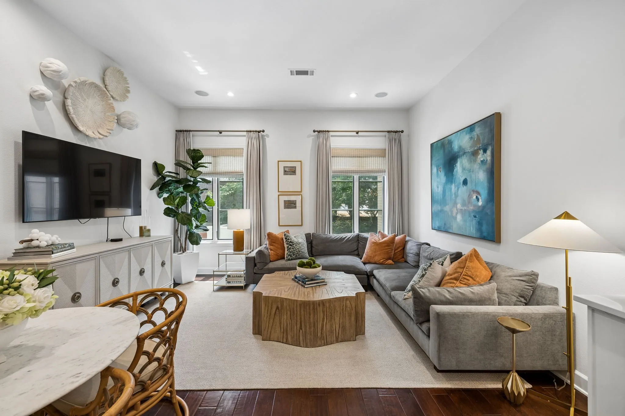 Condominium For Sale in Dallas County , 3210 Carlisle Street 48, Dallas, Texas 75204, 2 Bedroom, 3 Bathroom, 2 Garage spaces, 1,622 Sqft, built in 2006, mls#21331098, Real Estate Agent in Dallas, Homes For Sale in Dallas county, Homes For Sale in Dallas, Realtor in Dallas Texas, Real Estate Brokerage Independent Realty Texas, Luminita Cordes Realtor