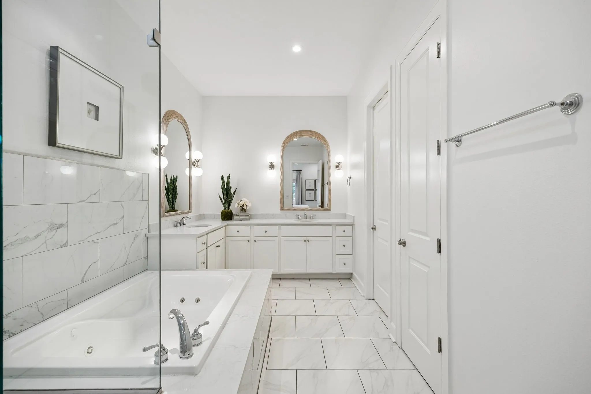 Condominium For Sale in Dallas County , 3210 Carlisle Street 48, Dallas, Texas 75204, 2 Bedroom, 3 Bathroom, 2 Garage spaces, 1,622 Sqft, built in 2006, mls#21331098, Real Estate Agent in Dallas, Homes For Sale in Dallas county, Homes For Sale in Dallas, Realtor in Dallas Texas, Real Estate Brokerage Independent Realty Texas, Luminita Cordes Realtor