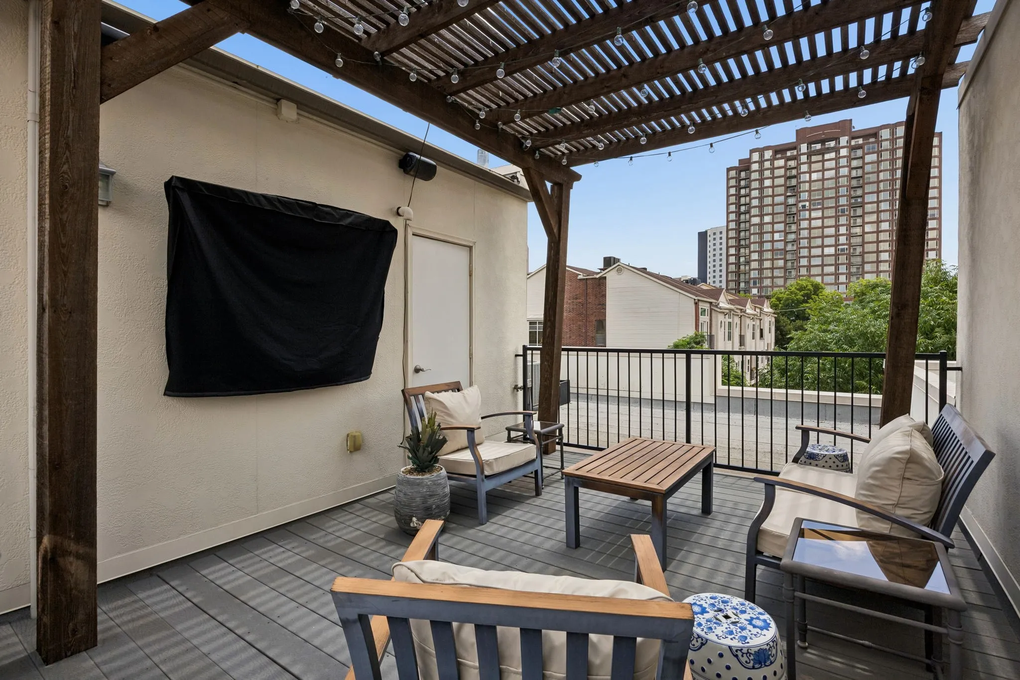 Condominium For Sale in Dallas County , 3210 Carlisle Street 48, Dallas, Texas 75204, 2 Bedroom, 3 Bathroom, 2 Garage spaces, 1,622 Sqft, built in 2006, mls#21331098, Real Estate Agent in Dallas, Homes For Sale in Dallas county, Homes For Sale in Dallas, Realtor in Dallas Texas, Real Estate Brokerage Independent Realty Texas, Luminita Cordes Realtor