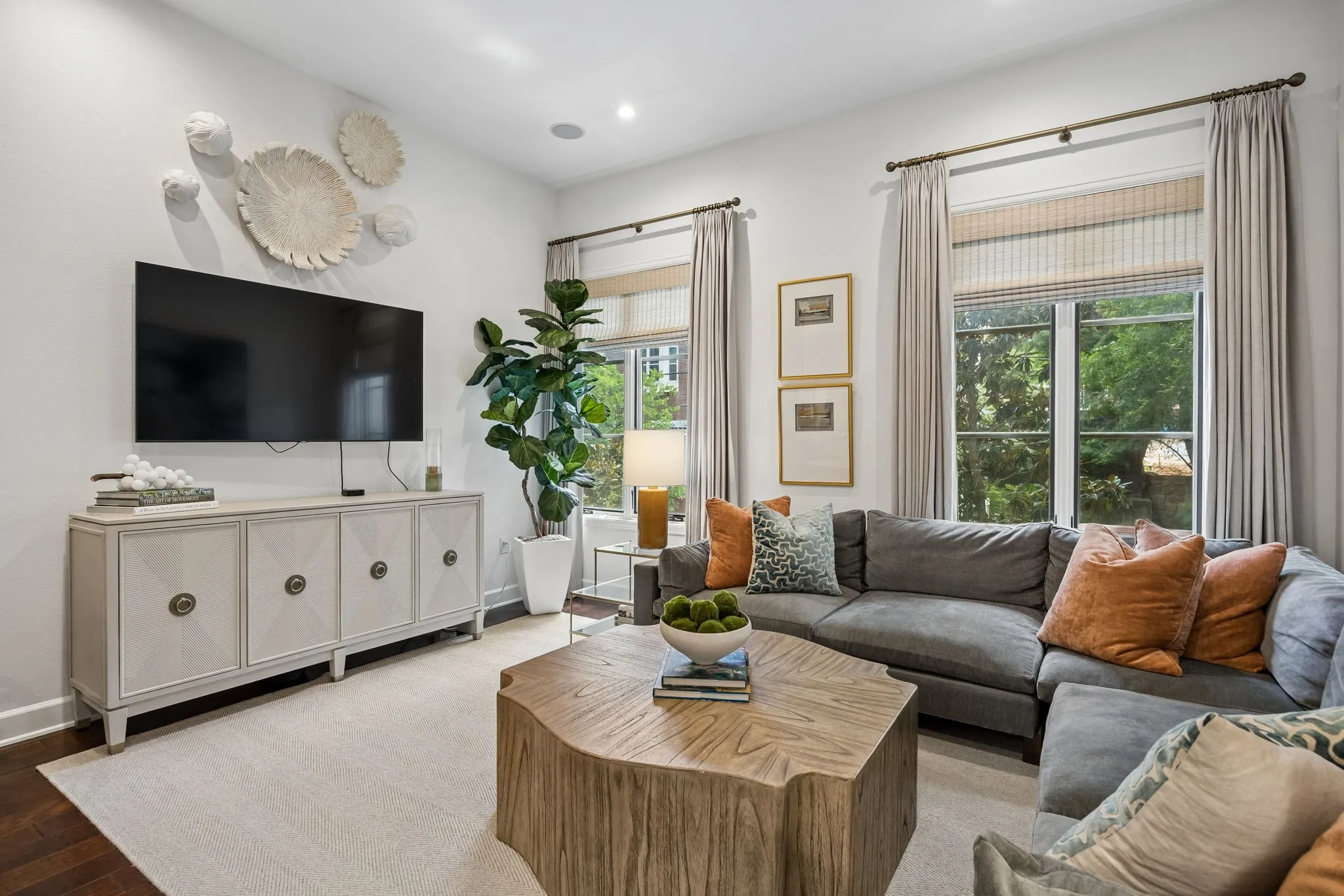 Condominium For Sale in Dallas County , 3210 Carlisle Street 48, Dallas, Texas 75204, 2 Bedroom, 3 Bathroom, 2 Garage spaces, 1,622 Sqft, built in 2006, mls#21331098, Real Estate Agent in Dallas, Homes For Sale in Dallas county, Homes For Sale in Dallas, Realtor in Dallas Texas, Real Estate Brokerage Independent Realty Texas, Luminita Cordes Realtor