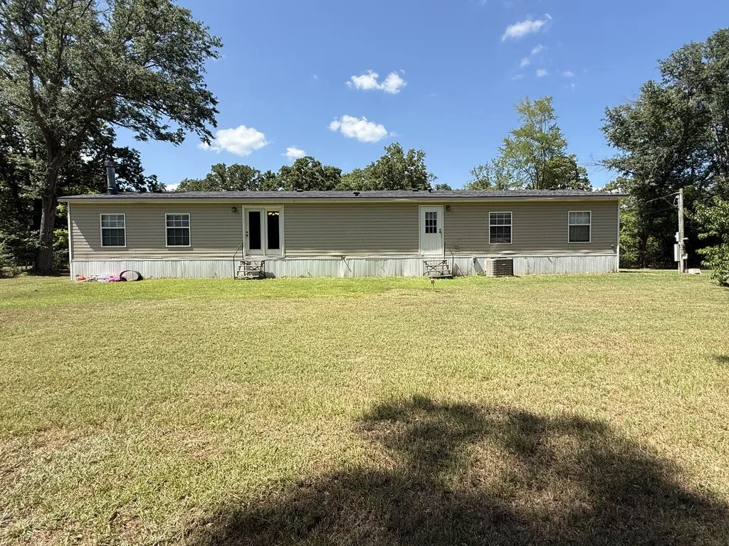 Mobile Home For Sale in Henderson County , 20970 Lee Lane, Chandler, Texas 75758, 4 Bedroom, 2 Bathroom, Garage spaces, 2,400 Sqft, built in 2009, mls#21296936, Real Estate Agent in Chandler, Homes For Sale in Henderson county, Homes For Sale in Chandler, Realtor in Chandler Texas, Real Estate Brokerage Independent Realty Texas, Luminita Cordes Realtor