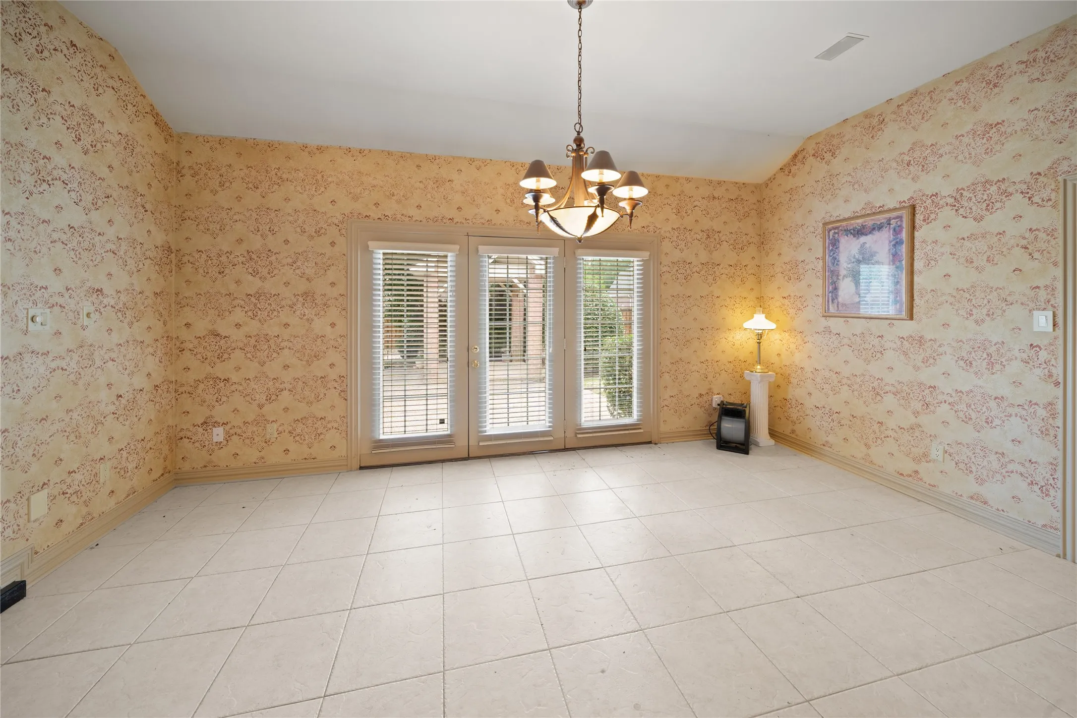 Single Family Residence For Sale in Smith County , 7402 Hollytree Drive, Tyler, Texas 75703, 4 Bedrooms, 4 Bathrooms, 8 Garage spaces, 6,676 Sqft, built in 1998, Price $995,000, mls#21330783, Real Estate Agent in Tyler, Homes For Sale in Smith county, Homes For Sale in Tyler, Realtor in Tyler Texas, Real Estate Brokerage Independent Realty Texas, Luminita Cordes Realtor