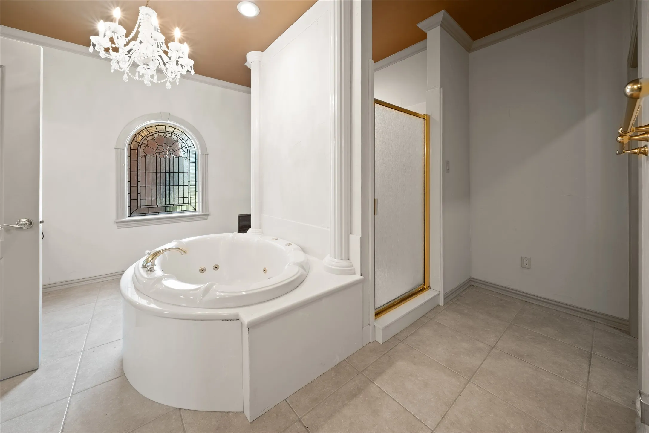Single Family Residence For Sale in Smith County , 7402 Hollytree Drive, Tyler, Texas 75703, 4 Bedrooms, 4 Bathrooms, 8 Garage spaces, 6,676 Sqft, built in 1998, Price $995,000, mls#21330783, Real Estate Agent in Tyler, Homes For Sale in Smith county, Homes For Sale in Tyler, Realtor in Tyler Texas, Real Estate Brokerage Independent Realty Texas, Luminita Cordes Realtor