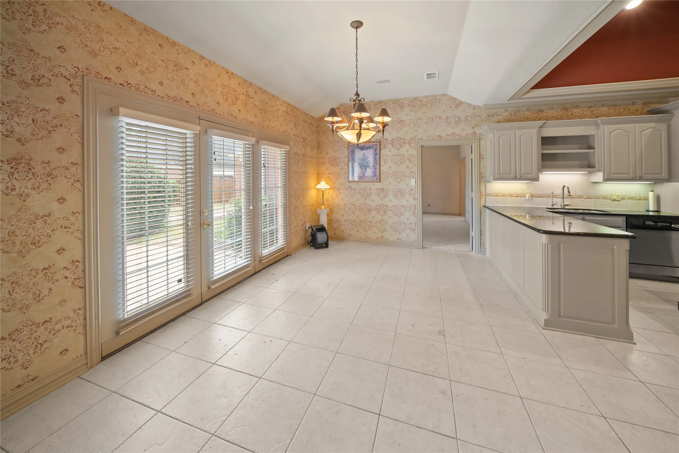 Single Family Residence For Sale in Smith County , 7402 Hollytree Drive, Tyler, Texas 75703, 4 Bedrooms, 4 Bathrooms, 8 Garage spaces, 6,676 Sqft, built in 1998, Price $995,000, mls#21330783, Real Estate Agent in Tyler, Homes For Sale in Smith county, Homes For Sale in Tyler, Realtor in Tyler Texas, Real Estate Brokerage Independent Realty Texas, Luminita Cordes Realtor