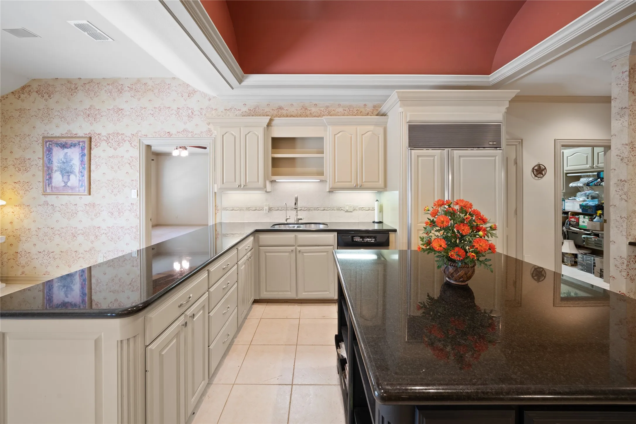 Single Family Residence For Sale in Smith County , 7402 Hollytree Drive, Tyler, Texas 75703, 4 Bedrooms, 4 Bathrooms, 8 Garage spaces, 6,676 Sqft, built in 1998, Price $995,000, mls#21330783, Real Estate Agent in Tyler, Homes For Sale in Smith county, Homes For Sale in Tyler, Realtor in Tyler Texas, Real Estate Brokerage Independent Realty Texas, Luminita Cordes Realtor