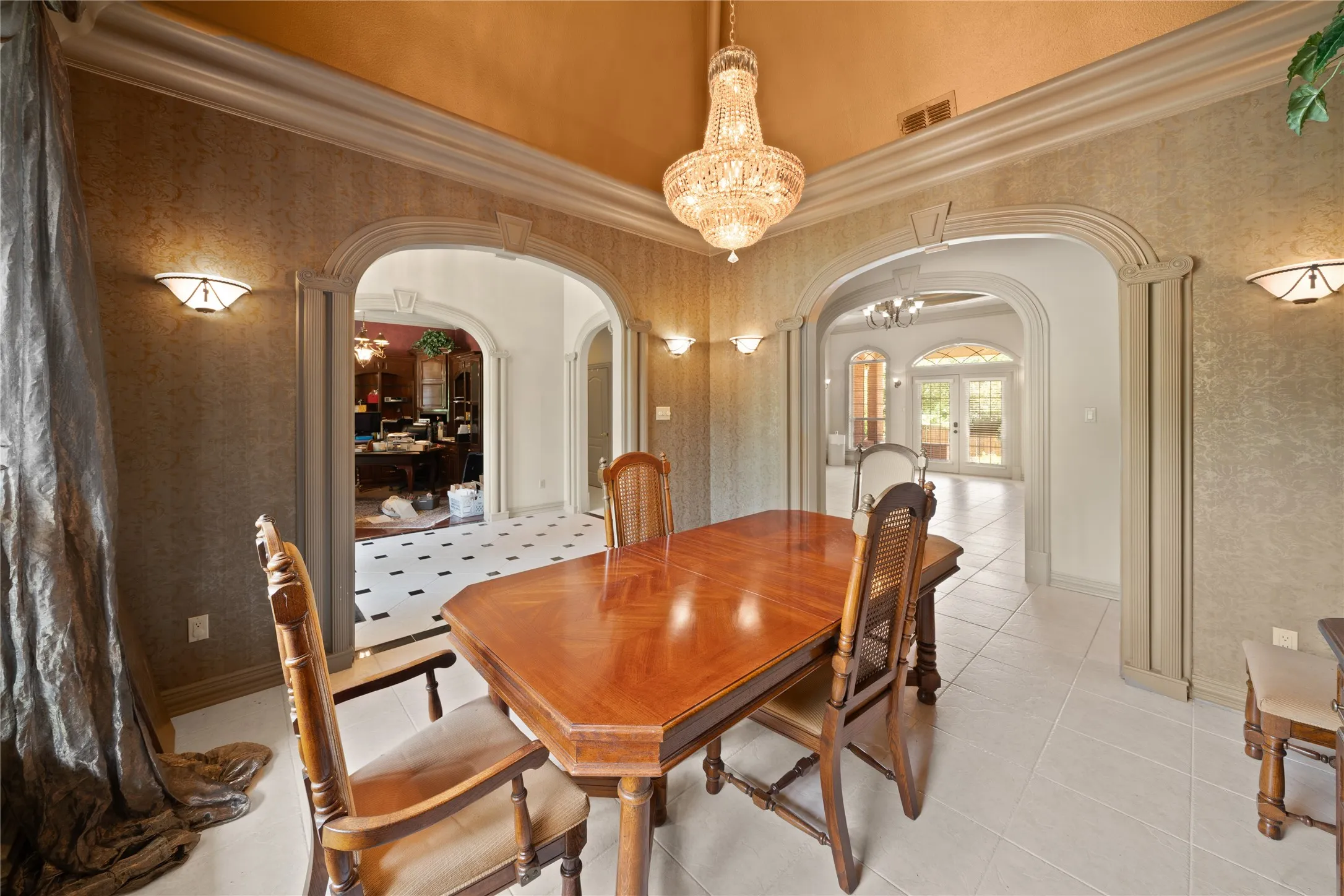 Single Family Residence For Sale in Smith County , 7402 Hollytree Drive, Tyler, Texas 75703, 4 Bedrooms, 4 Bathrooms, 8 Garage spaces, 6,676 Sqft, built in 1998, Price $995,000, mls#21330783, Real Estate Agent in Tyler, Homes For Sale in Smith county, Homes For Sale in Tyler, Realtor in Tyler Texas, Real Estate Brokerage Independent Realty Texas, Luminita Cordes Realtor