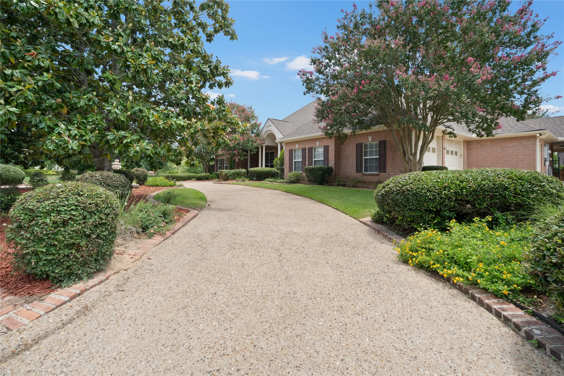 Single Family Residence For Sale in Smith County , 7402 Hollytree Drive, Tyler, Texas 75703, 4 Bedrooms, 4 Bathrooms, 8 Garage spaces, 6,676 Sqft, built in 1998, Price $995,000, mls#21330783, Real Estate Agent in Tyler, Homes For Sale in Smith county, Homes For Sale in Tyler, Realtor in Tyler Texas, Real Estate Brokerage Independent Realty Texas, Luminita Cordes Realtor