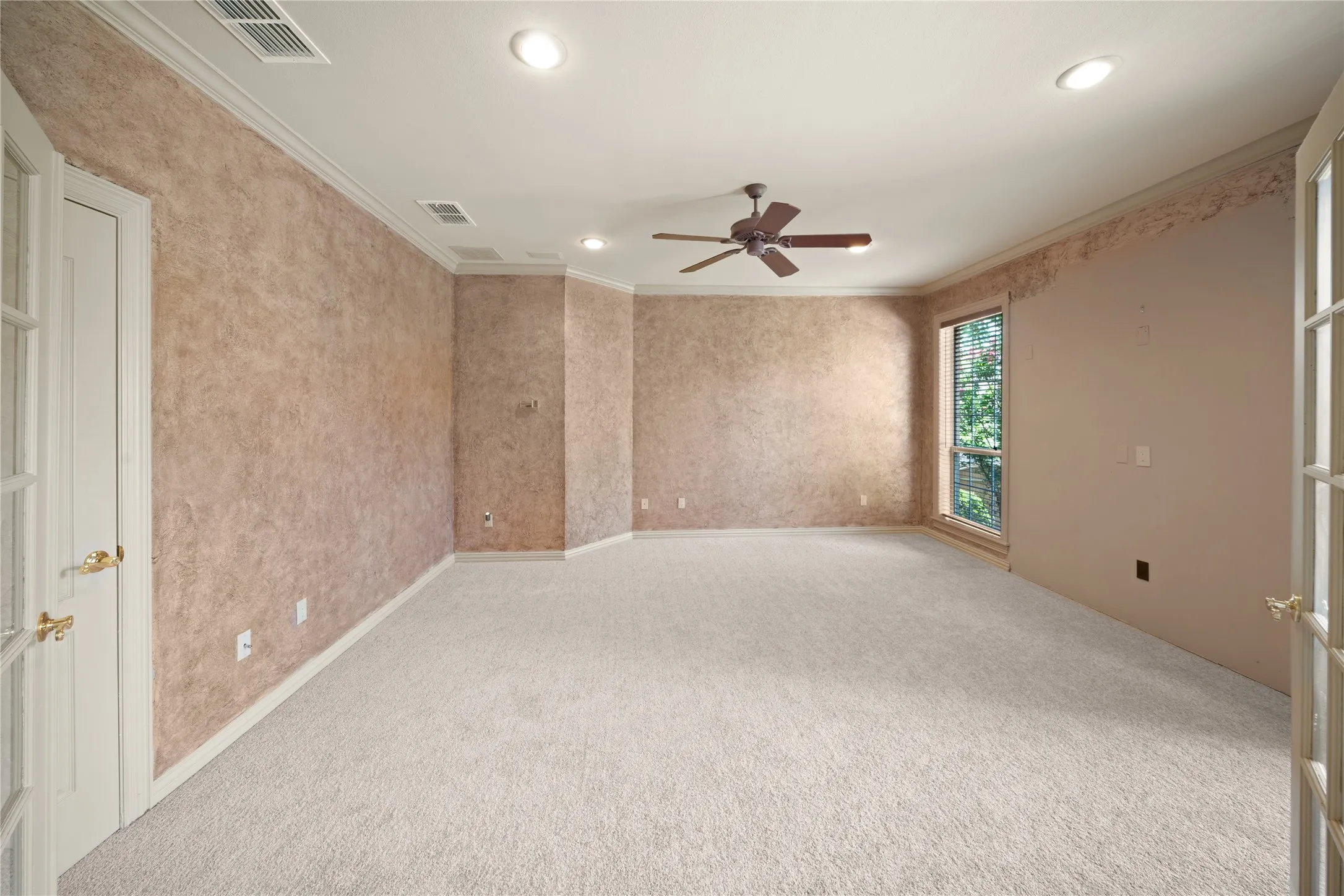 Single Family Residence For Sale in Smith County , 7402 Hollytree Drive, Tyler, Texas 75703, 4 Bedrooms, 4 Bathrooms, 8 Garage spaces, 6,676 Sqft, built in 1998, Price $995,000, mls#21330783, Real Estate Agent in Tyler, Homes For Sale in Smith county, Homes For Sale in Tyler, Realtor in Tyler Texas, Real Estate Brokerage Independent Realty Texas, Luminita Cordes Realtor